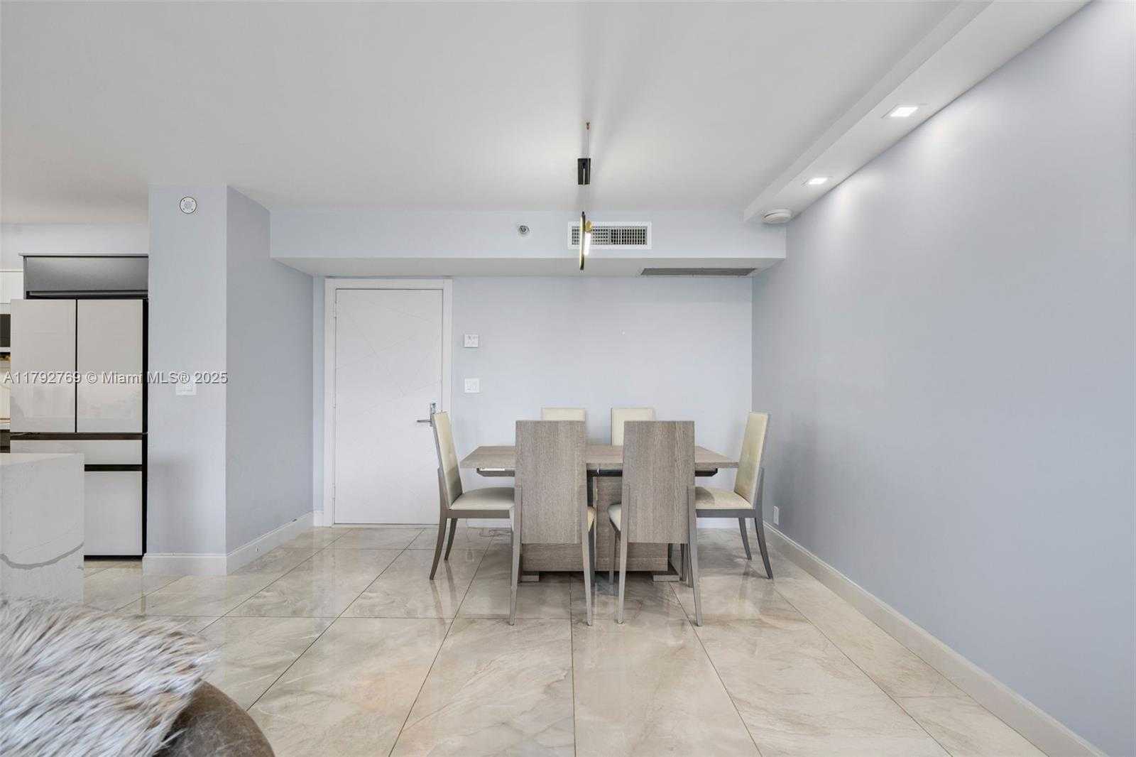 Small Image of 3530 MYSTIC POINTE DR #411, Aventura Number 10