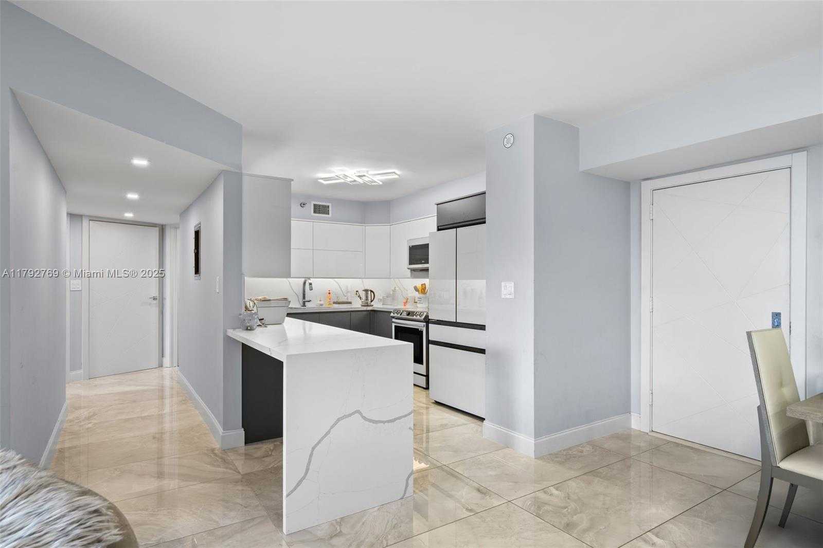 Small Image of 3530 MYSTIC POINTE DR #411, Aventura Number 12