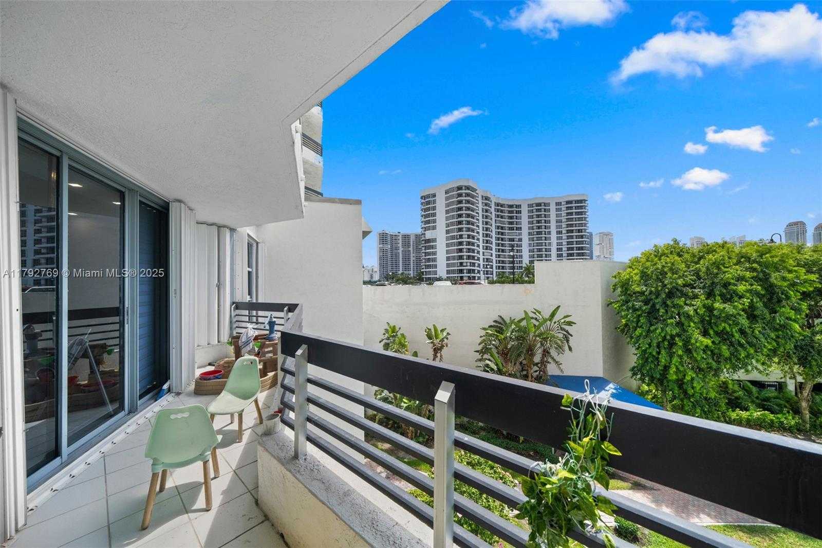 Small Image of 3530 MYSTIC POINTE DR #411, Aventura Number 13