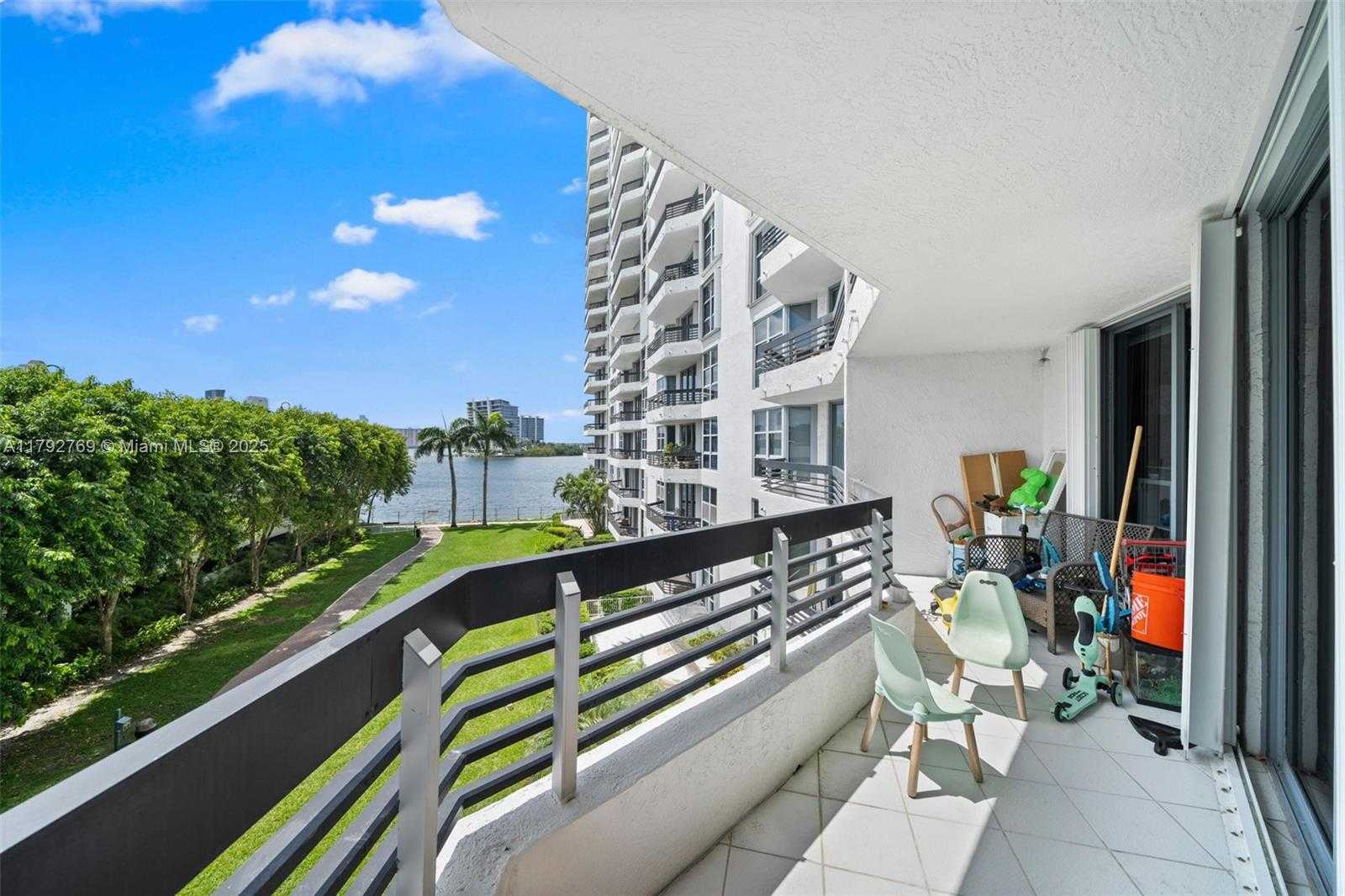 Small Image of 3530 MYSTIC POINTE DR #411, Aventura Number 14