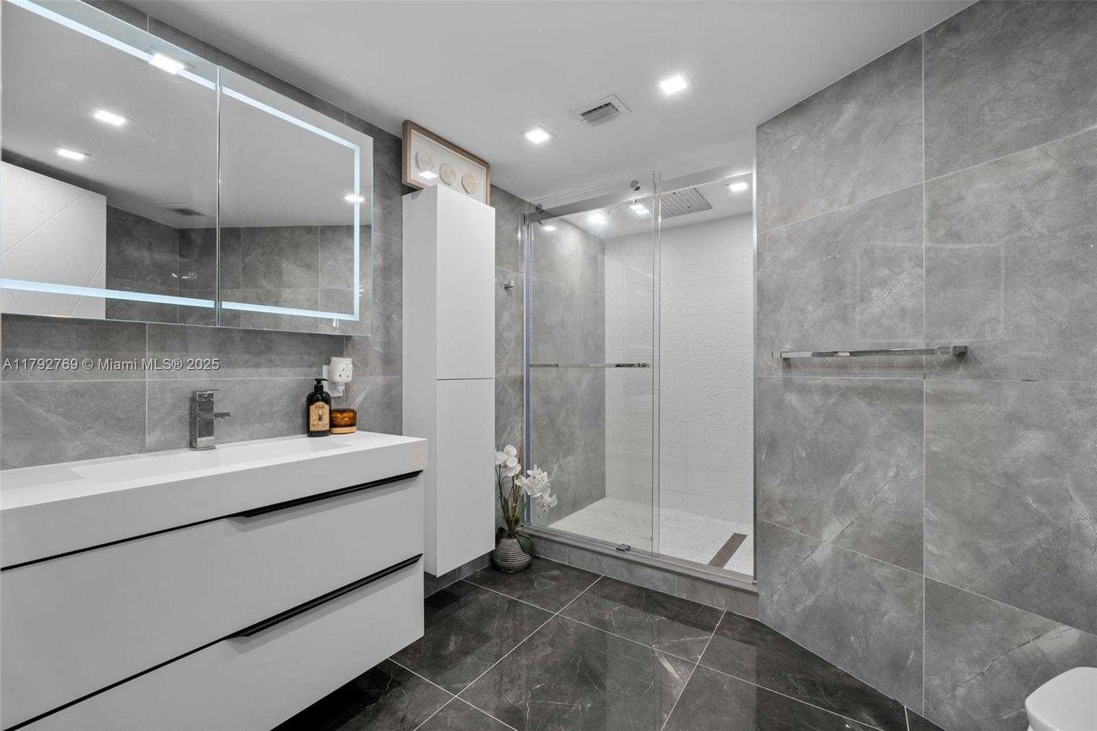 Small Image of 3530 MYSTIC POINTE DR #411, Aventura Number 16