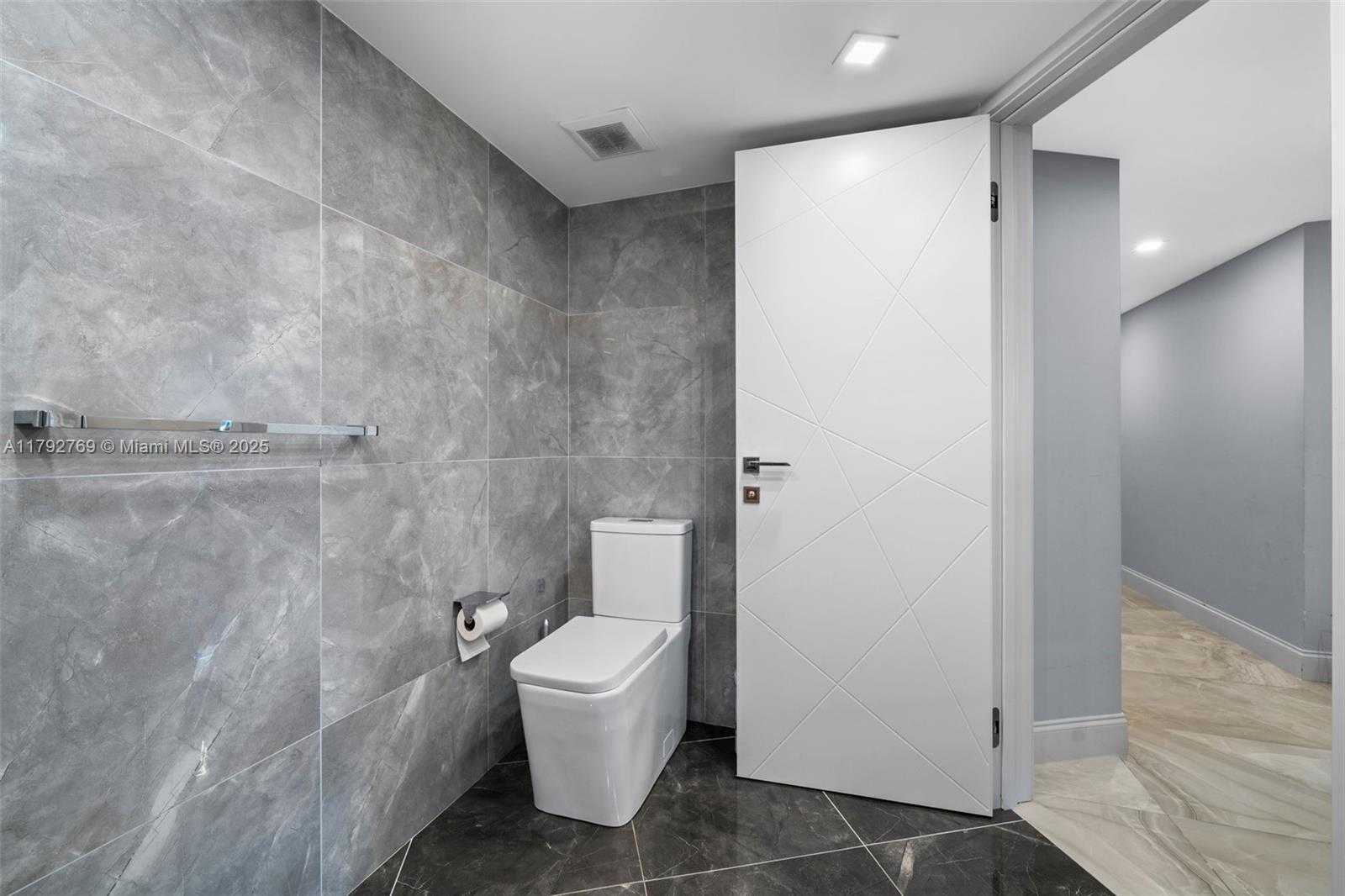 Small Image of 3530 MYSTIC POINTE DR #411, Aventura Number 17
