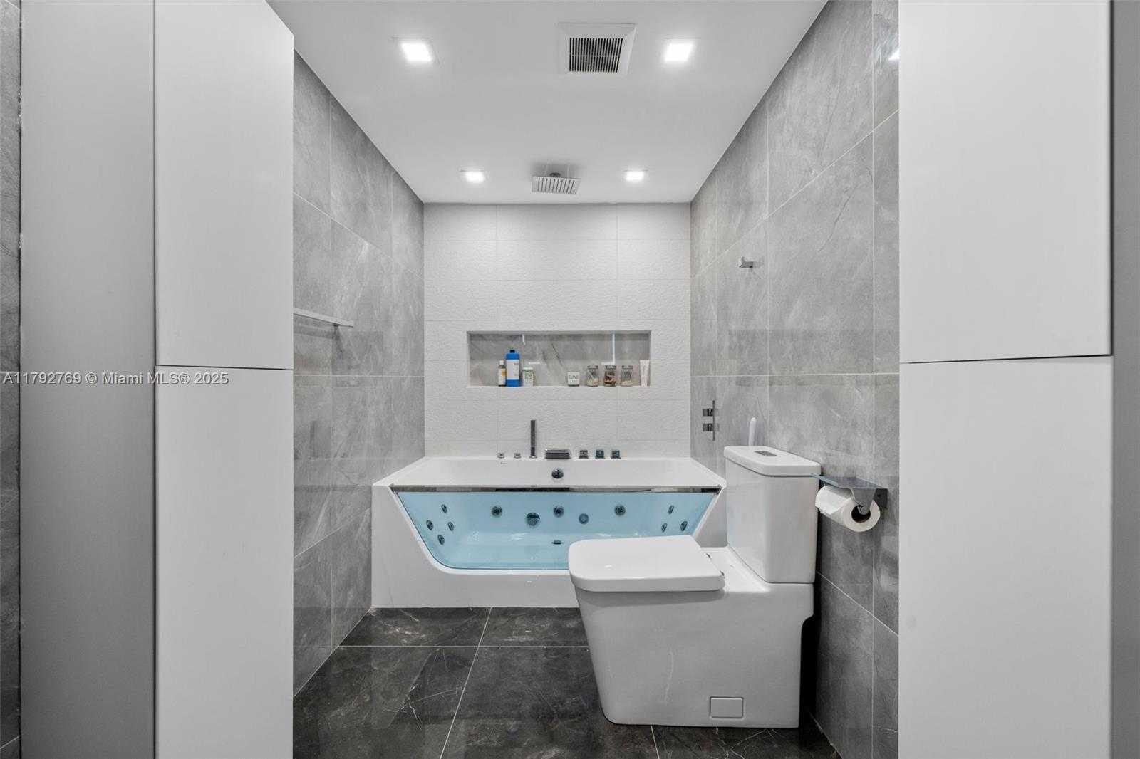 Small Image of 3530 MYSTIC POINTE DR #411, Aventura Number 21