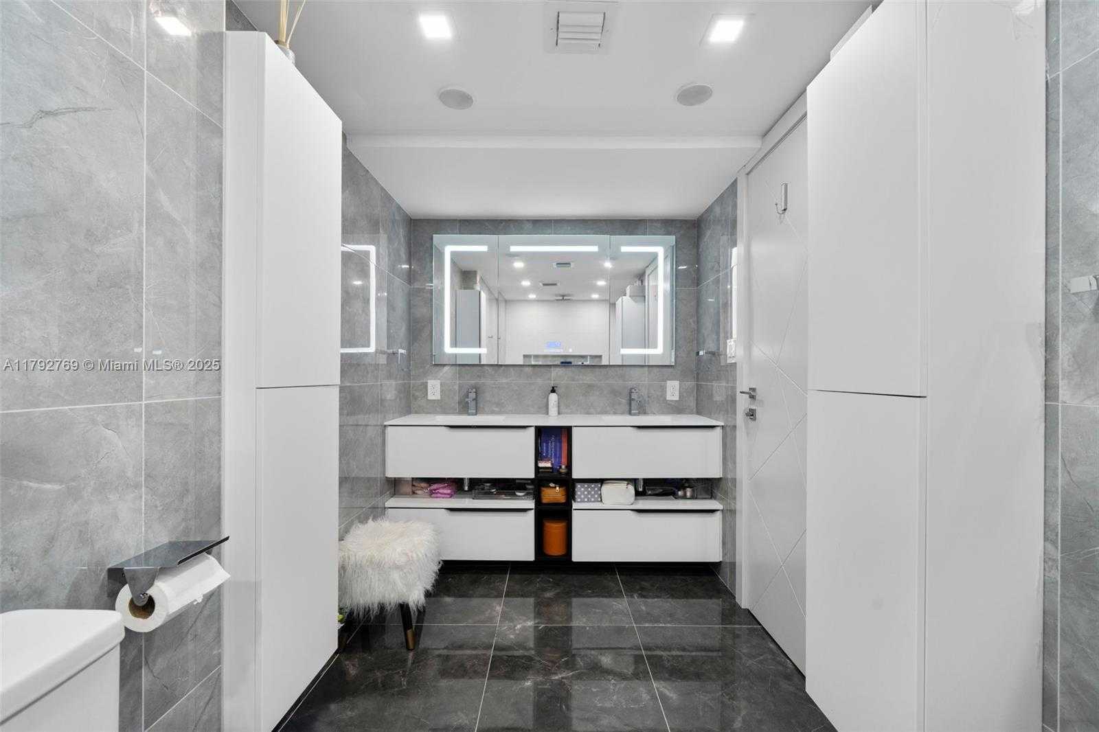 Small Image of 3530 MYSTIC POINTE DR #411, Aventura Number 22