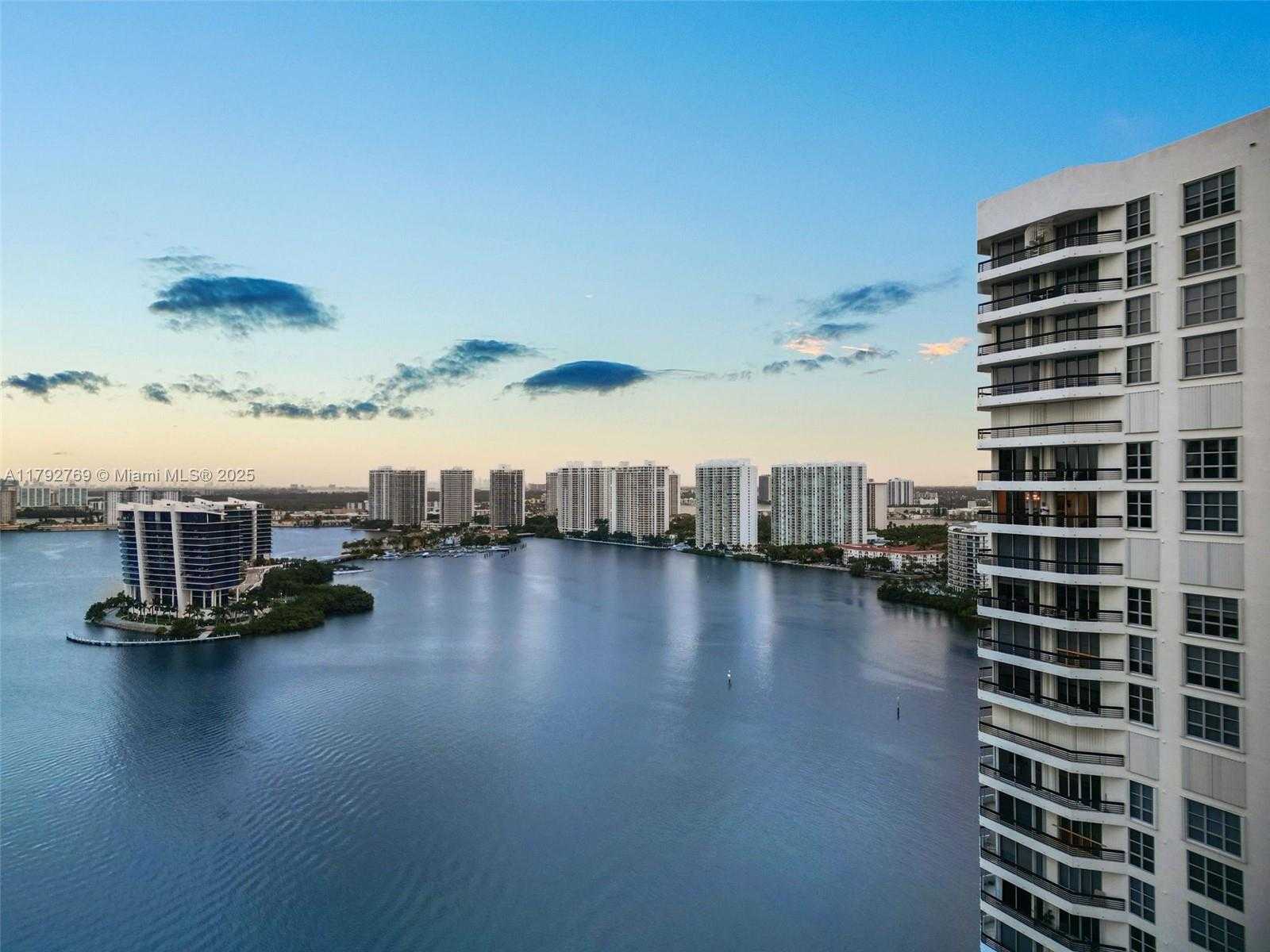 Small Image of 3530 MYSTIC POINTE DR #411, Aventura Number 4