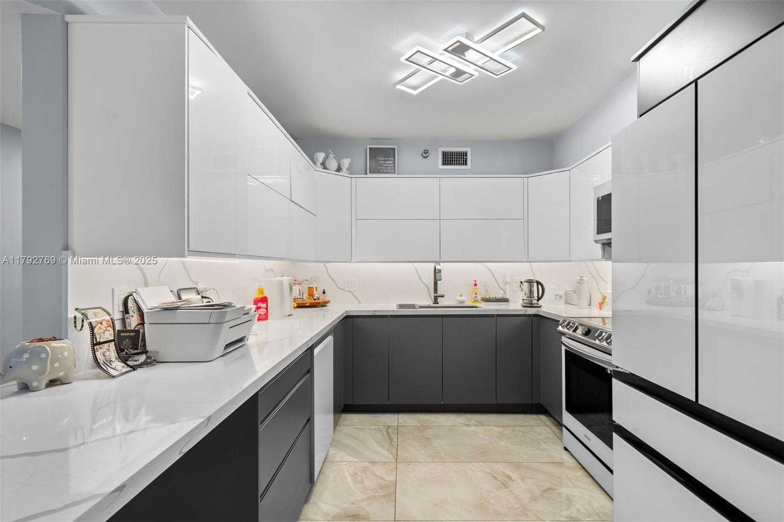 Small Image of 3530 MYSTIC POINTE DR #411, Aventura Number 8