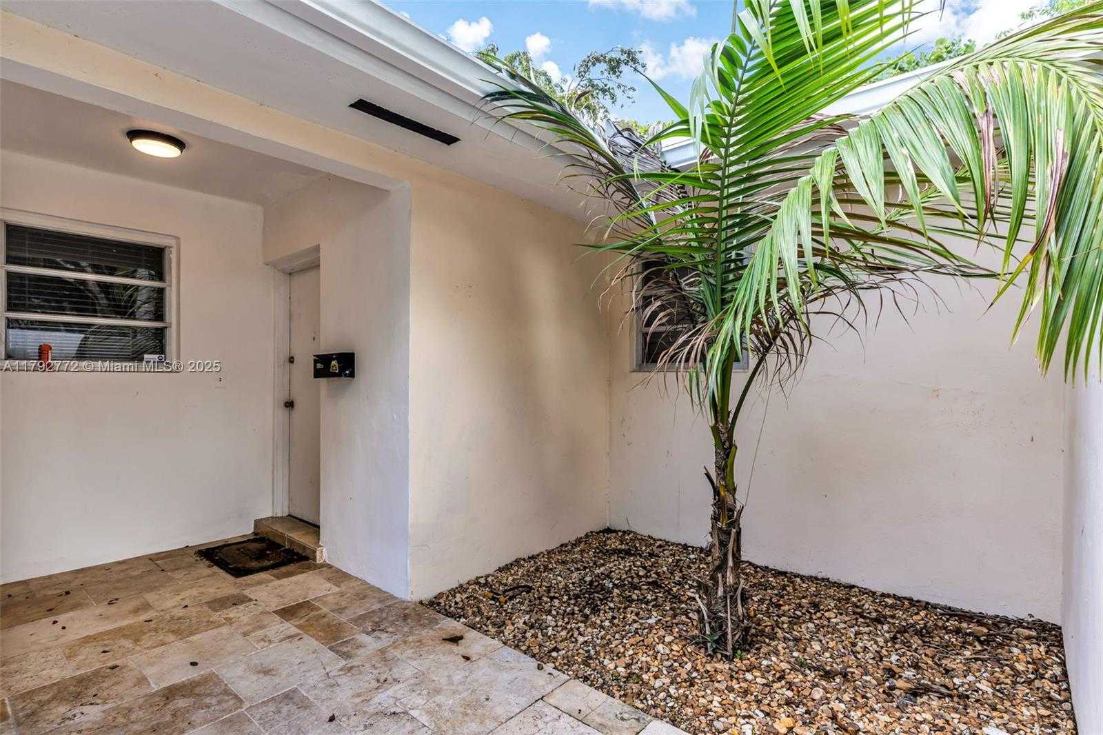 Small Image of 1130 COTORRO AVE #1130, Coral Gables Number 10