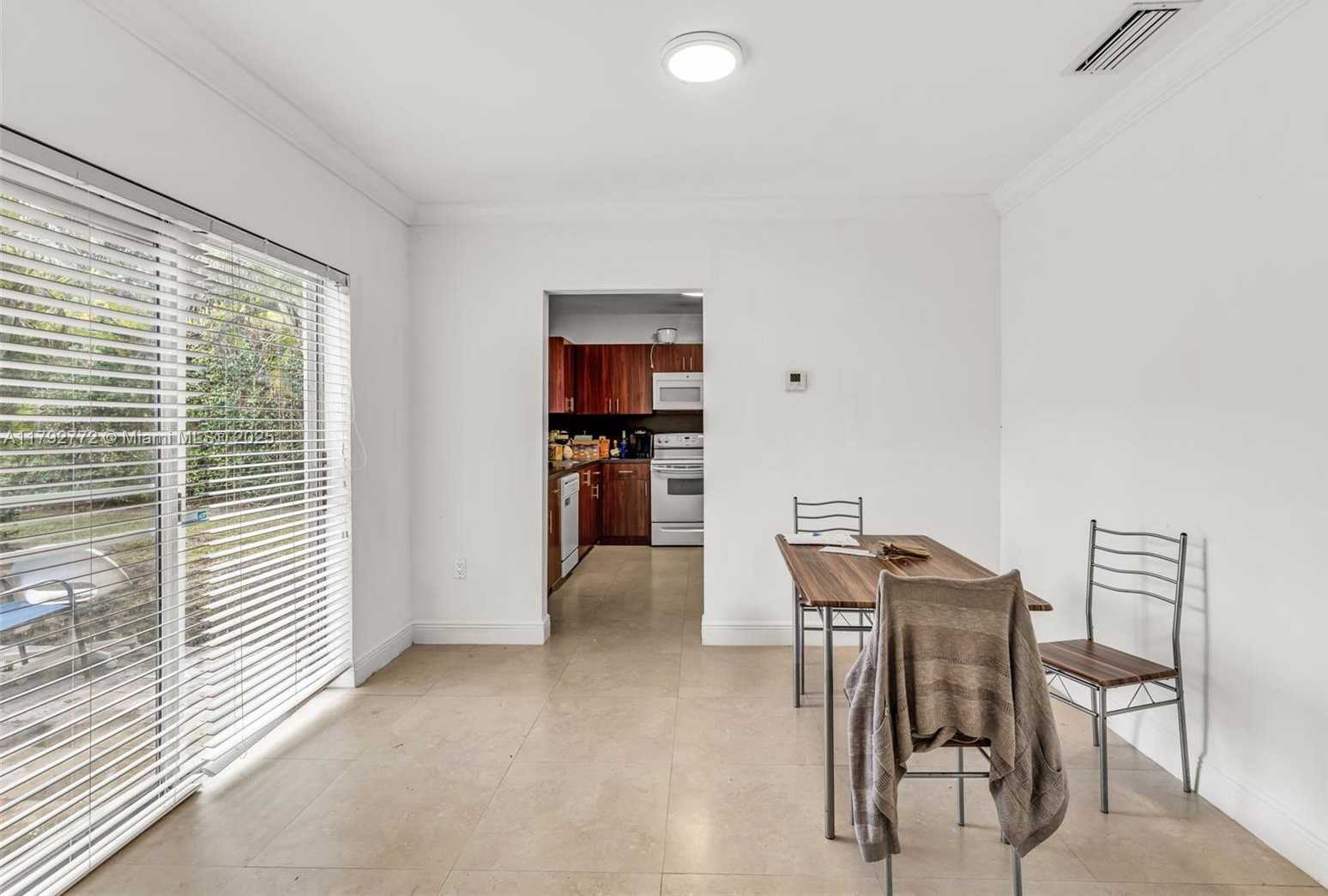 Small Image of 1130 COTORRO AVE #1130, Coral Gables Number 15