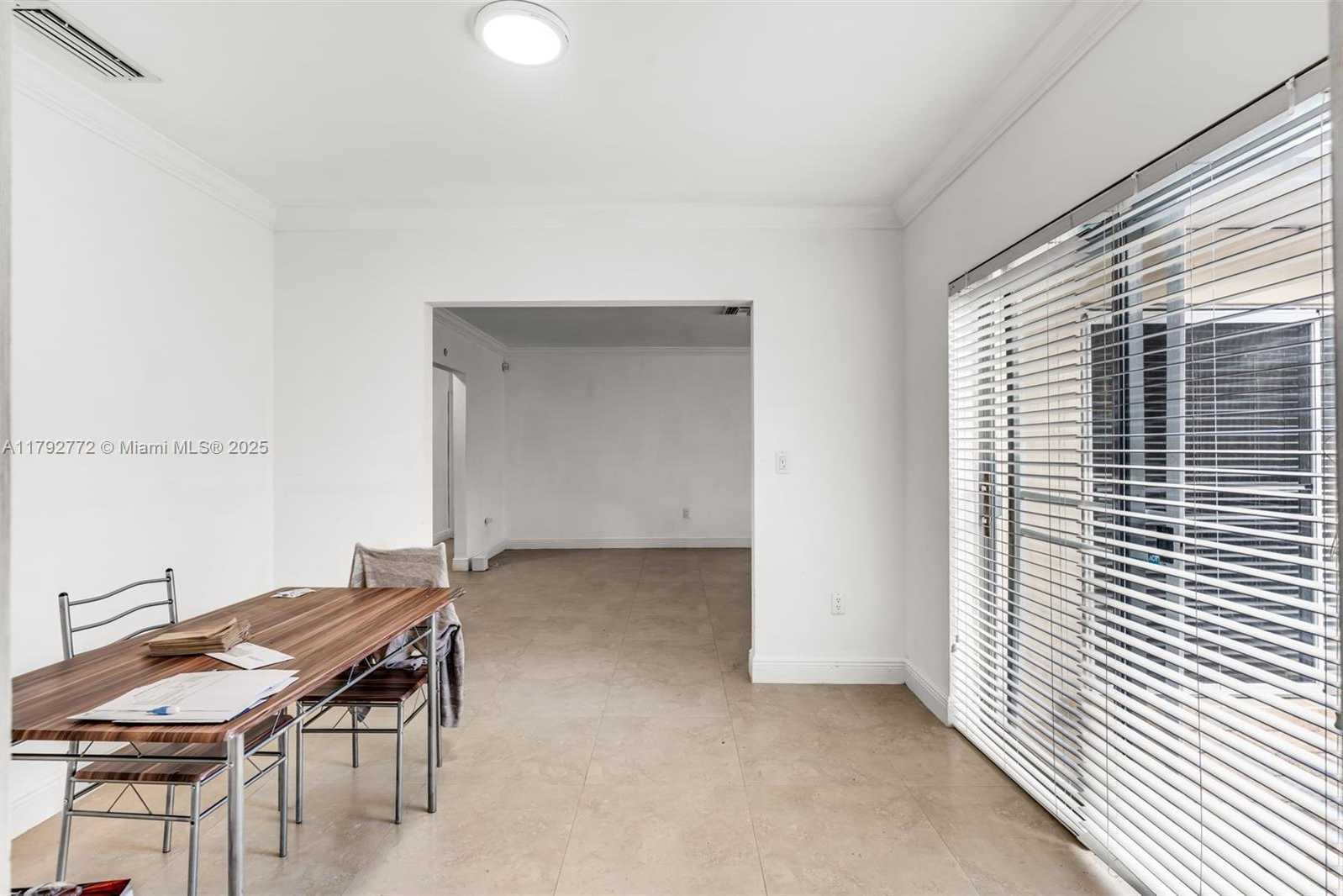 Small Image of 1130 COTORRO AVE #1130, Coral Gables Number 16