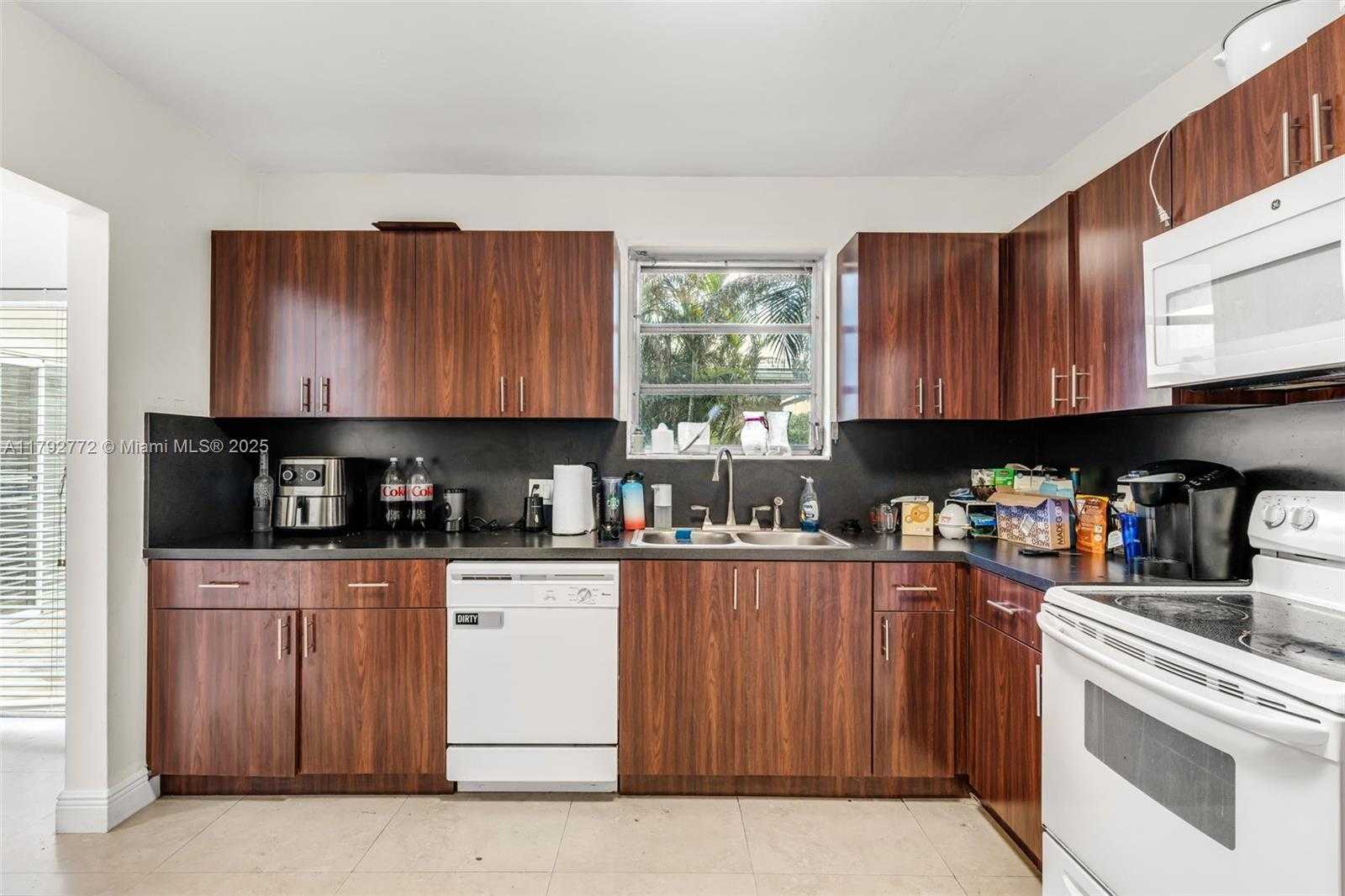 Small Image of 1130 COTORRO AVE #1130, Coral Gables Number 18