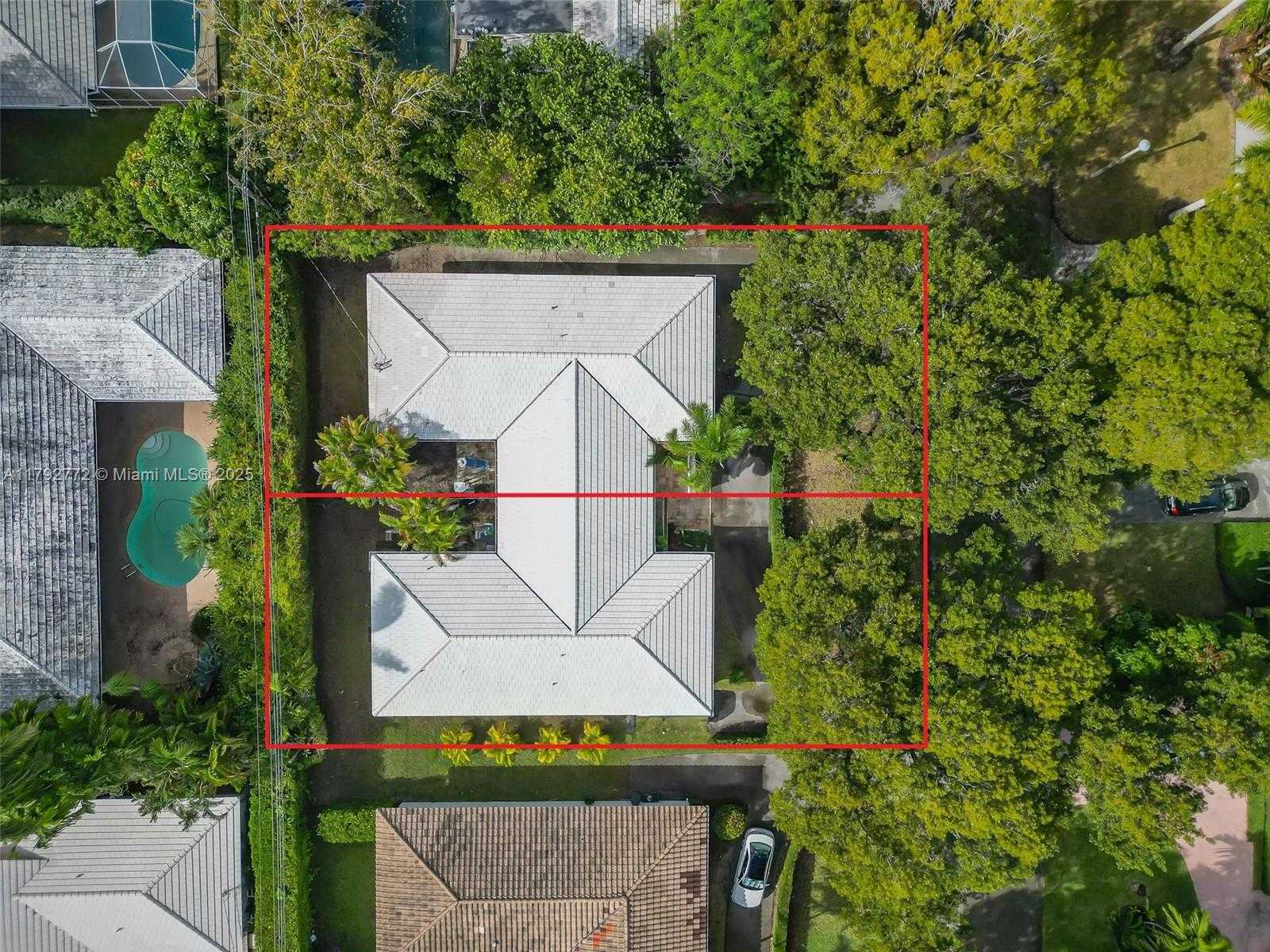 Small Image of 1130 COTORRO AVE #1130, Coral Gables Number 2