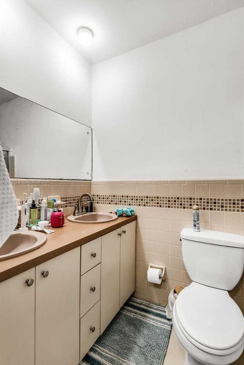 Small Image of 1130 COTORRO AVE #1130, Coral Gables Number 25