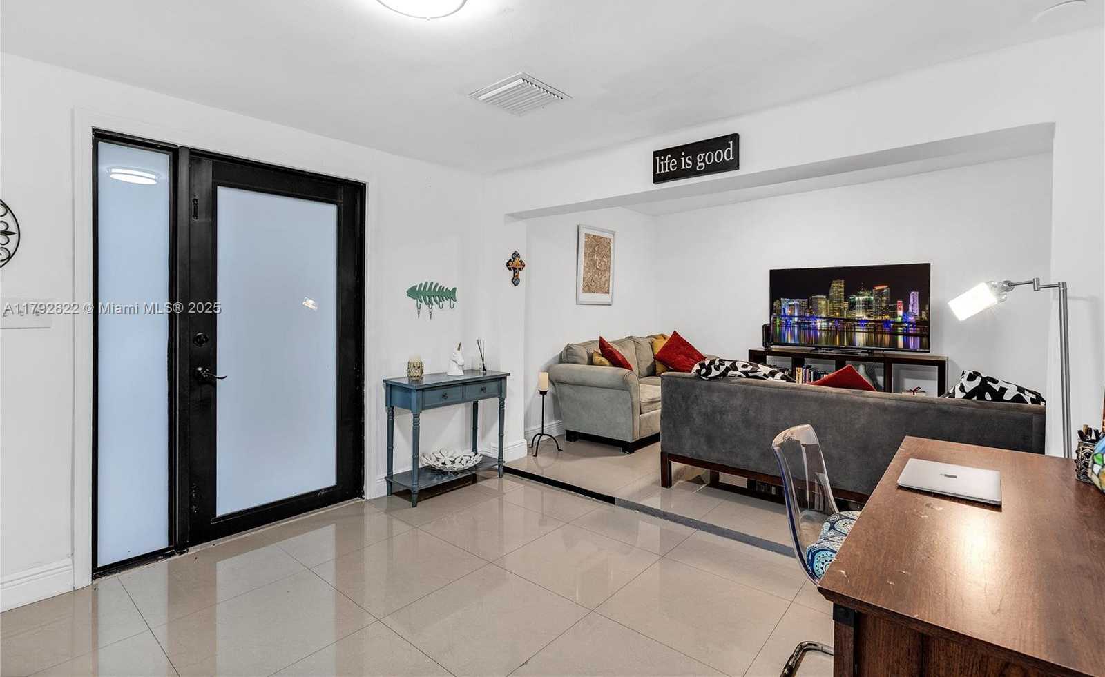 Small Image of Miami Number 10