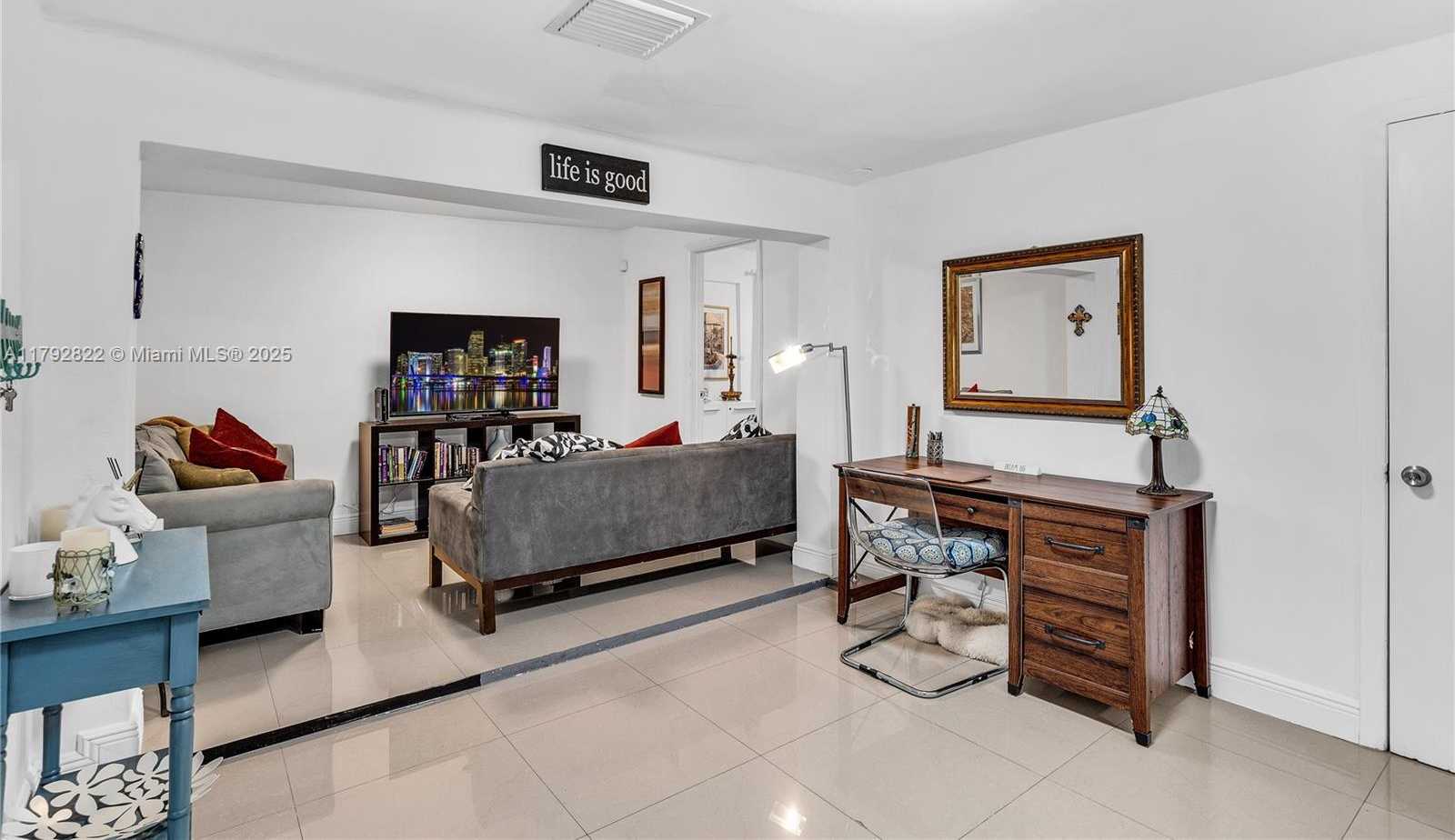 Small Image of Miami Number 11