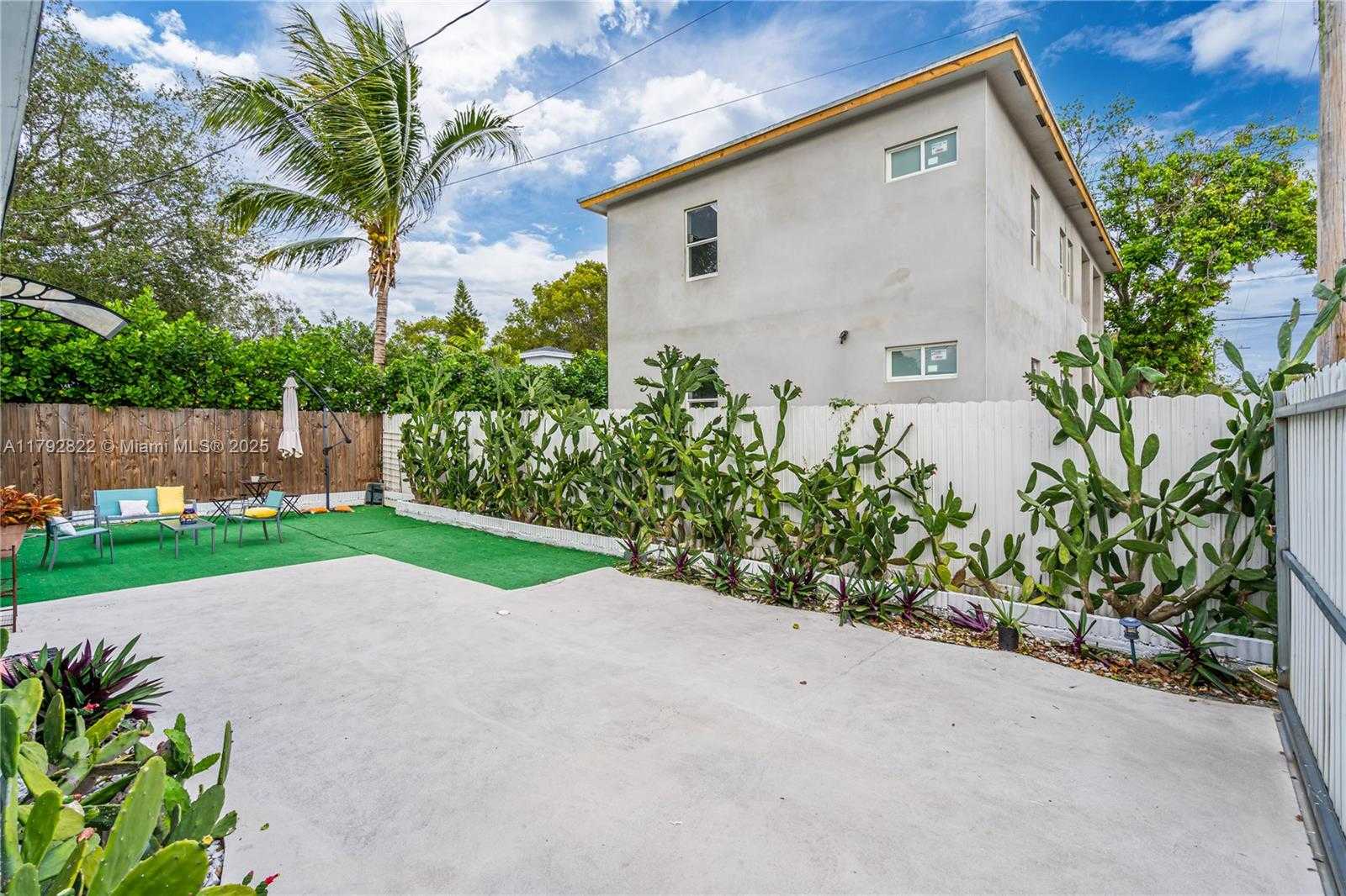 Small Image of Miami Number 2