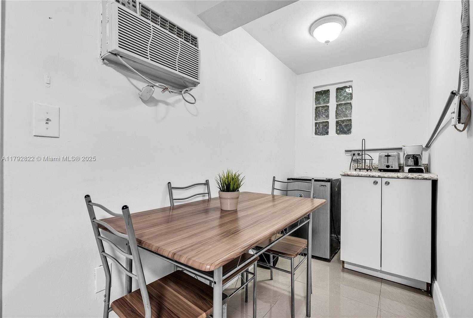Small Image of Miami Number 25