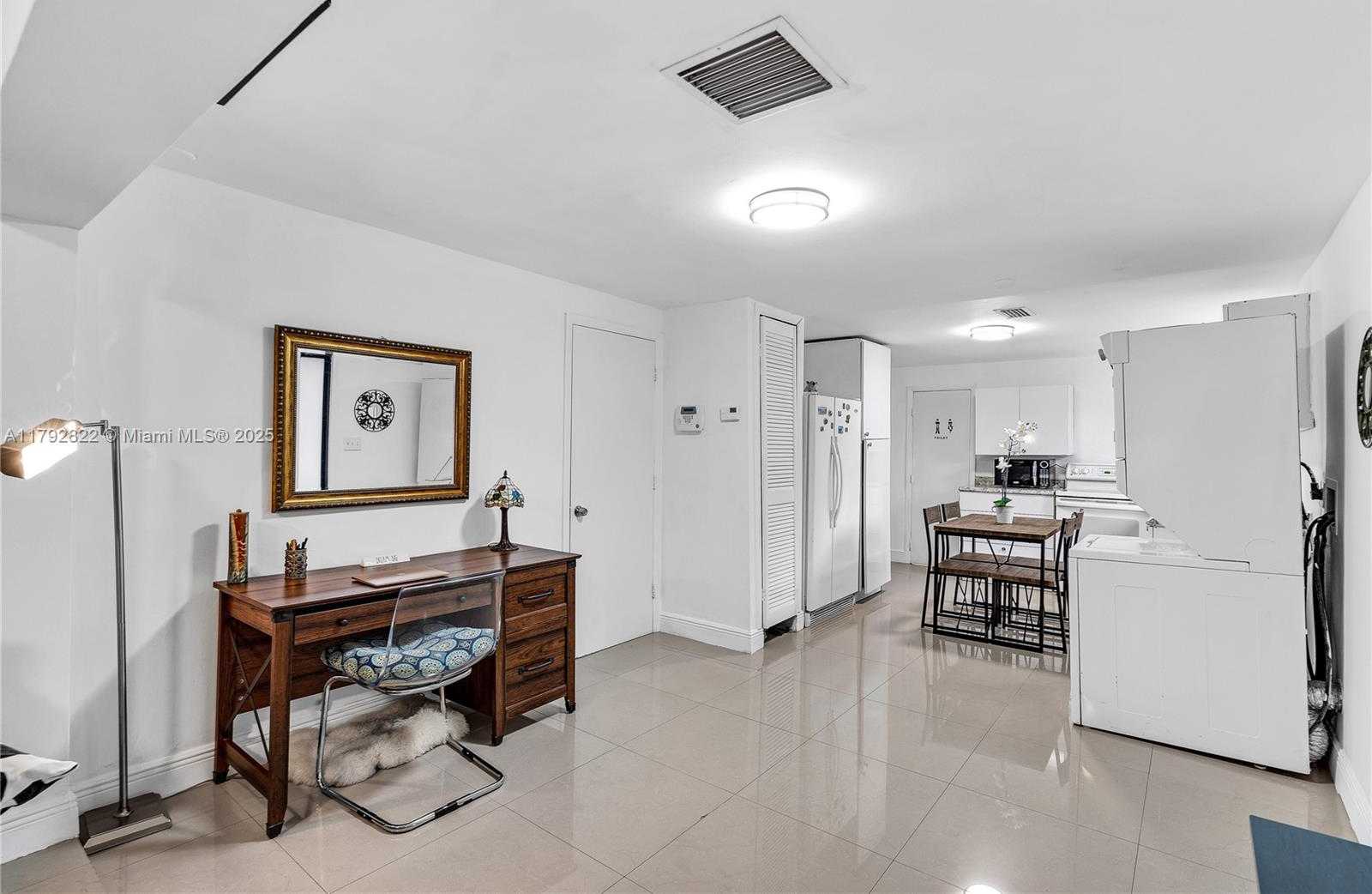 Small Image of Miami Number 4