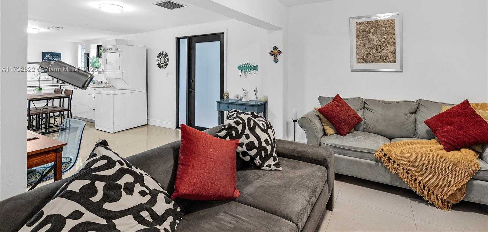 Small Image of Miami Number 5