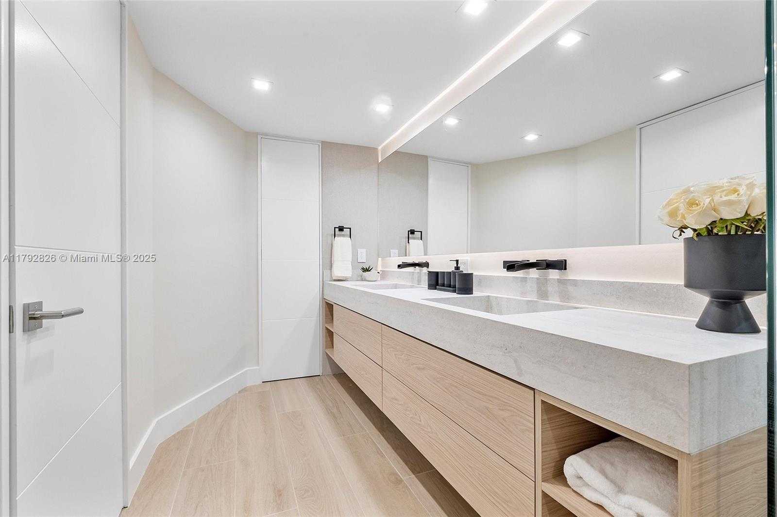 Small Image of 2127 BRICKELL AVE #2704, Miami Number 16