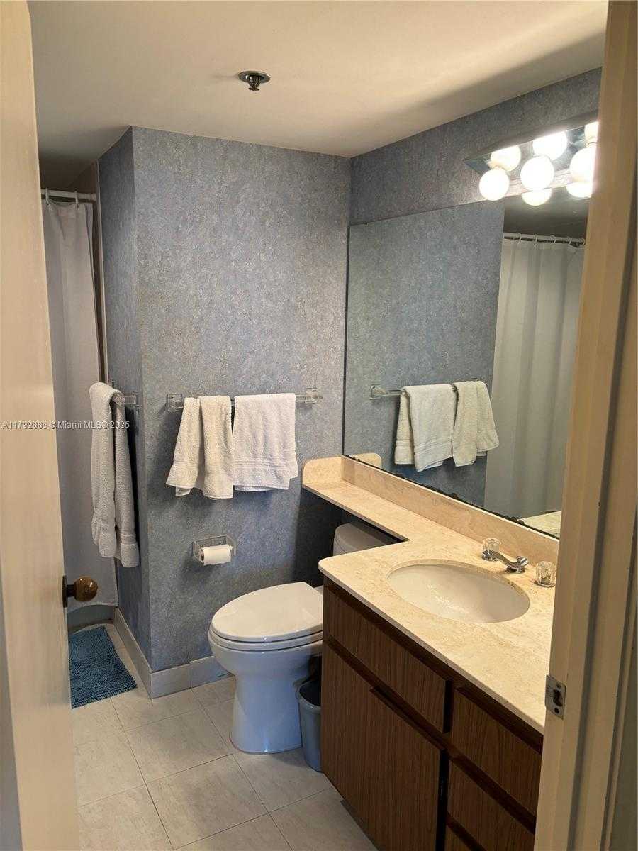 Small Image of 201 CRANDON BLVD #304, Key Biscayne Number 14