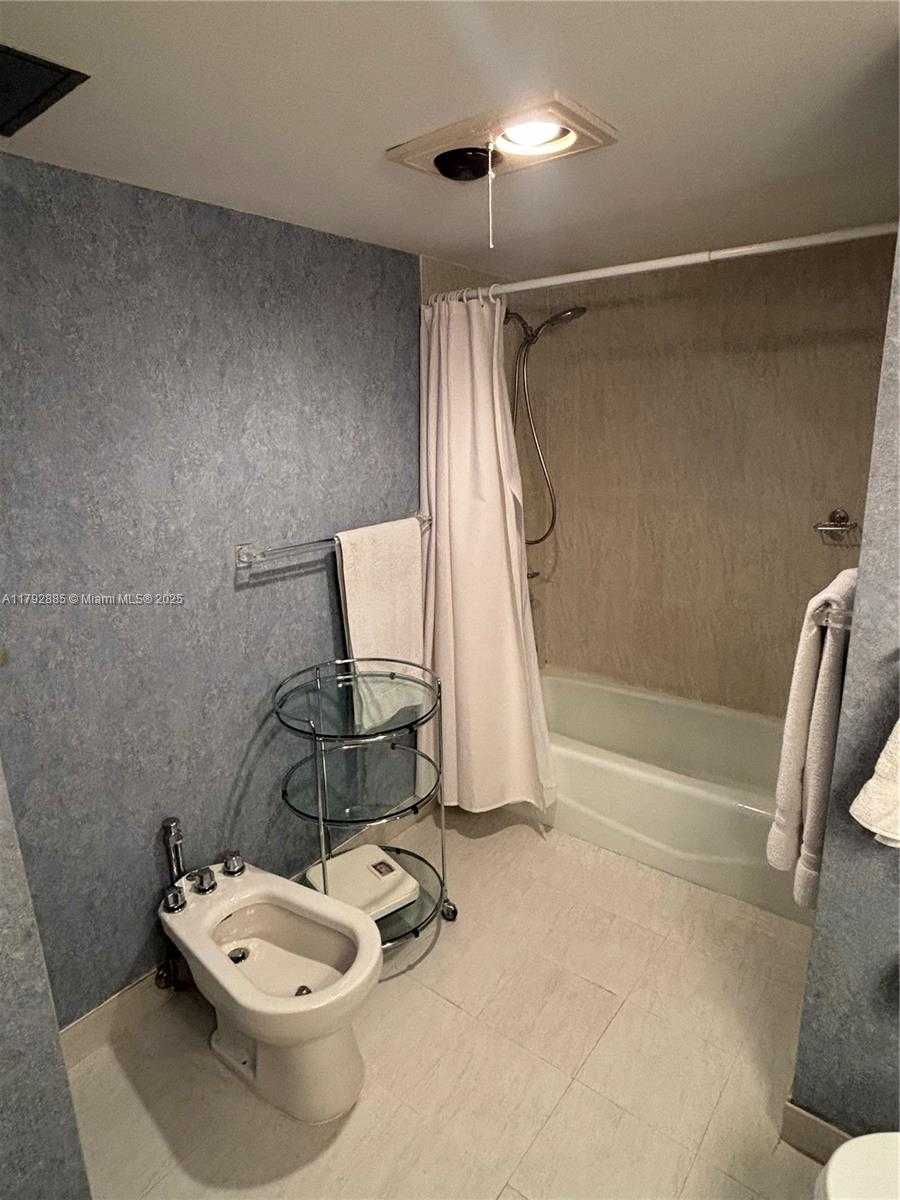 Small Image of 201 CRANDON BLVD #304, Key Biscayne Number 15