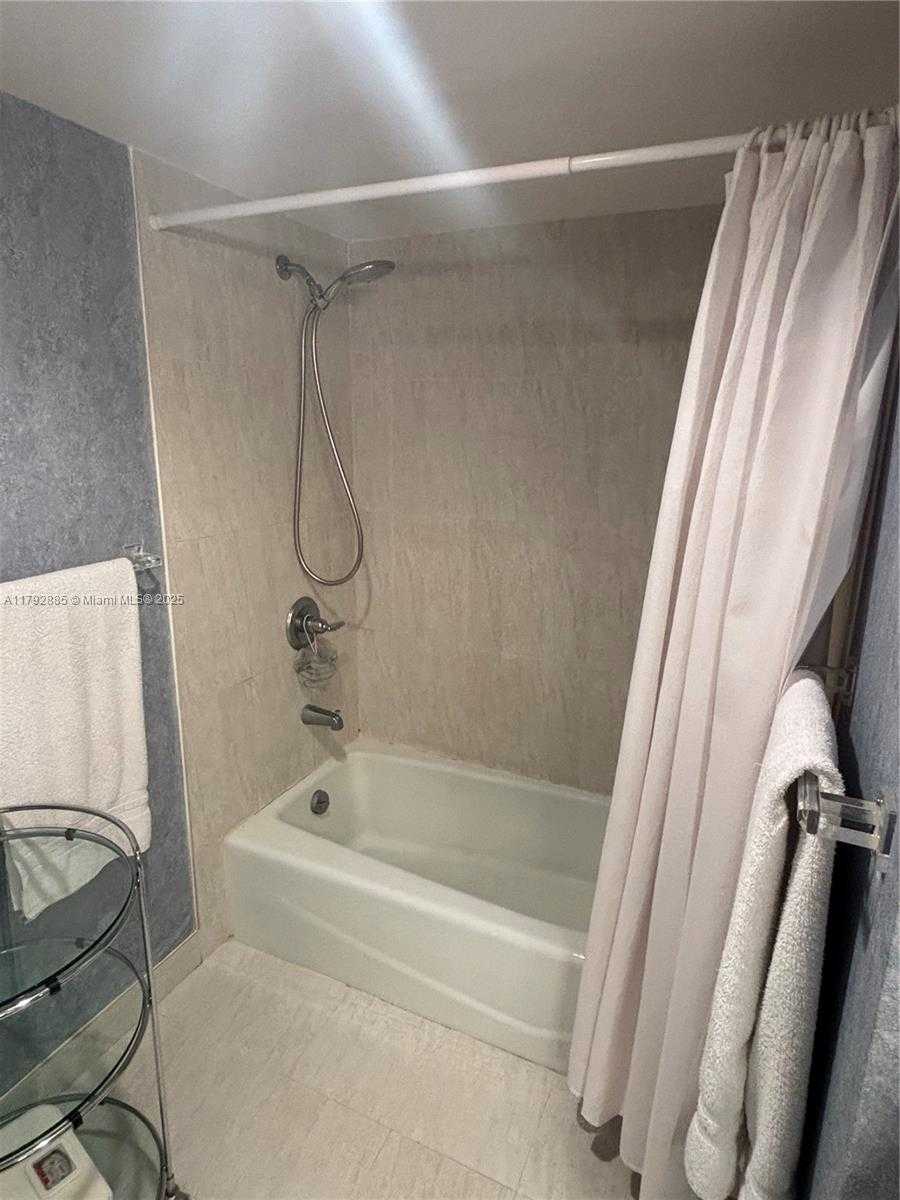 Small Image of 201 CRANDON BLVD #304, Key Biscayne Number 16