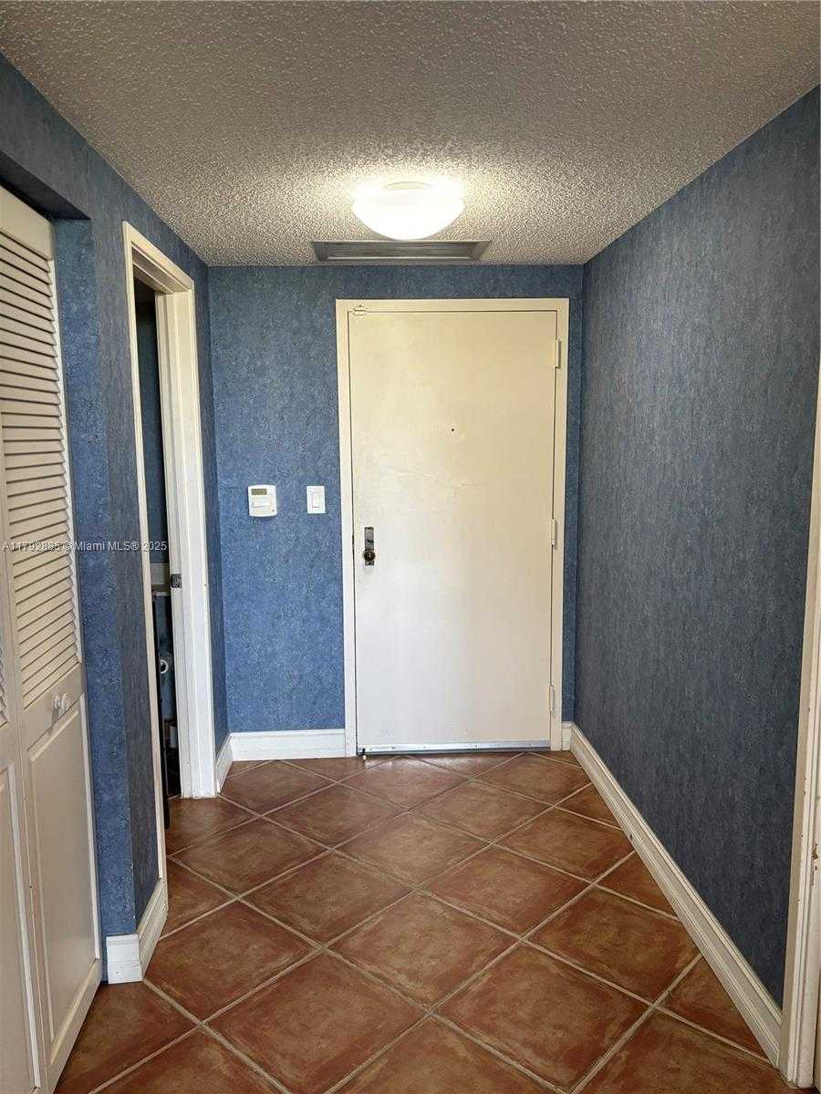 Small Image of 201 CRANDON BLVD #304, Key Biscayne Number 2