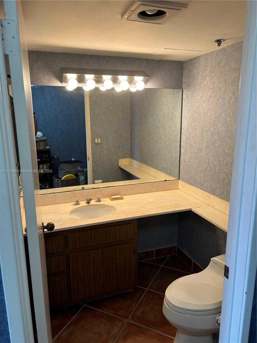 Small Image of 201 CRANDON BLVD #304, Key Biscayne Number 5