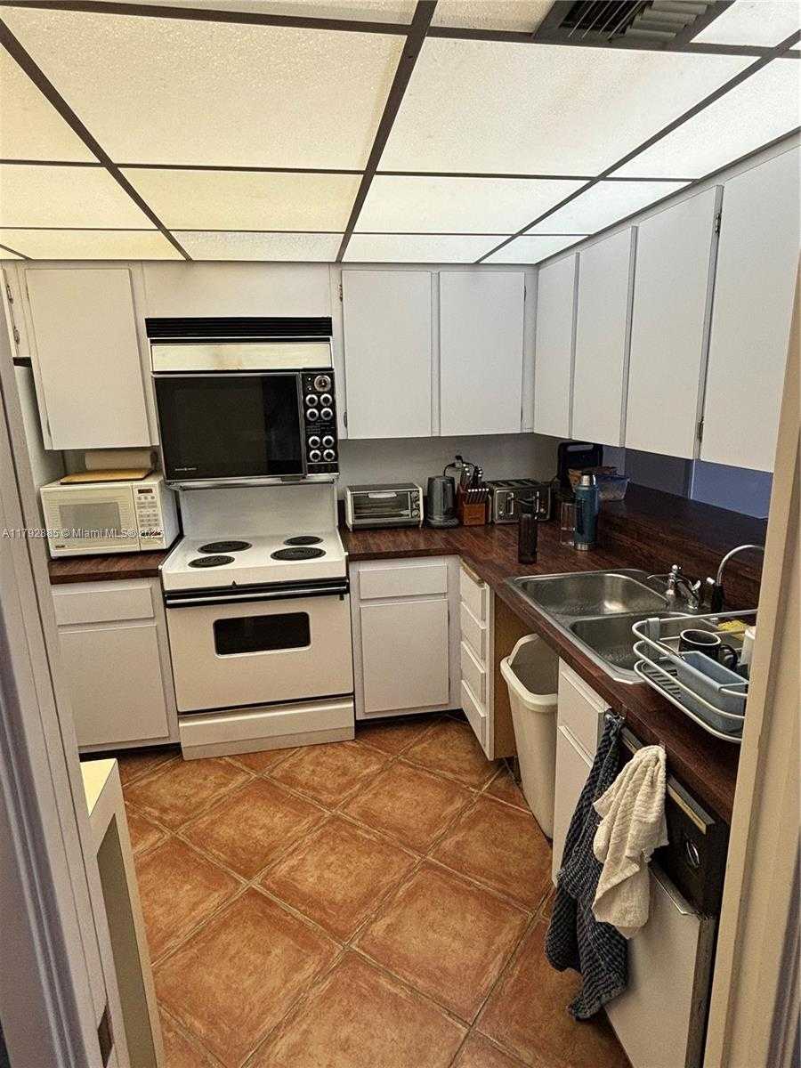 Small Image of 201 CRANDON BLVD #304, Key Biscayne Number 6