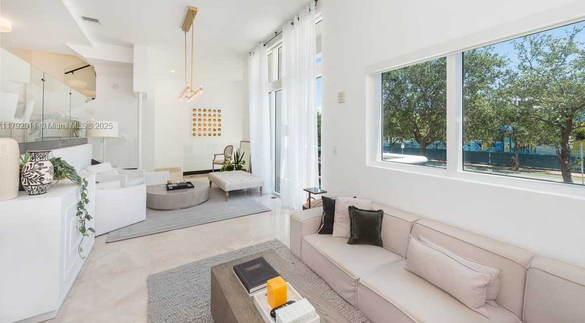 Small Image of 400 ALTON RD #TH-1A, Miami Beach Number 10