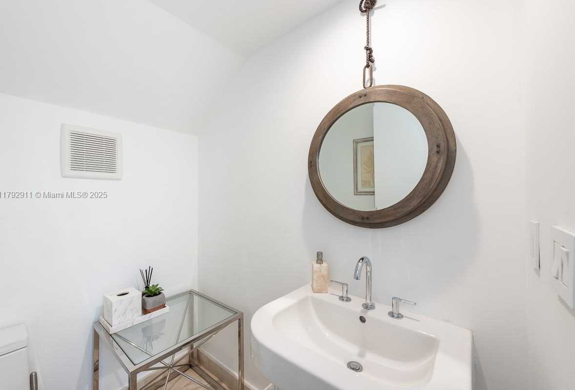 Small Image of 400 ALTON RD #TH-1A, Miami Beach Number 11