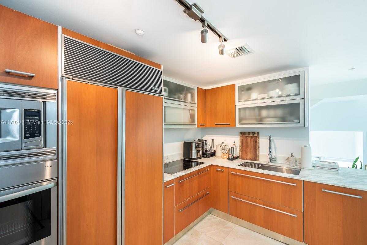 Small Image of 400 ALTON RD #TH-1A, Miami Beach Number 12