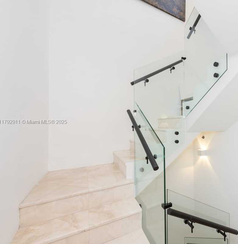 Small Image of 400 ALTON RD #TH-1A, Miami Beach Number 16