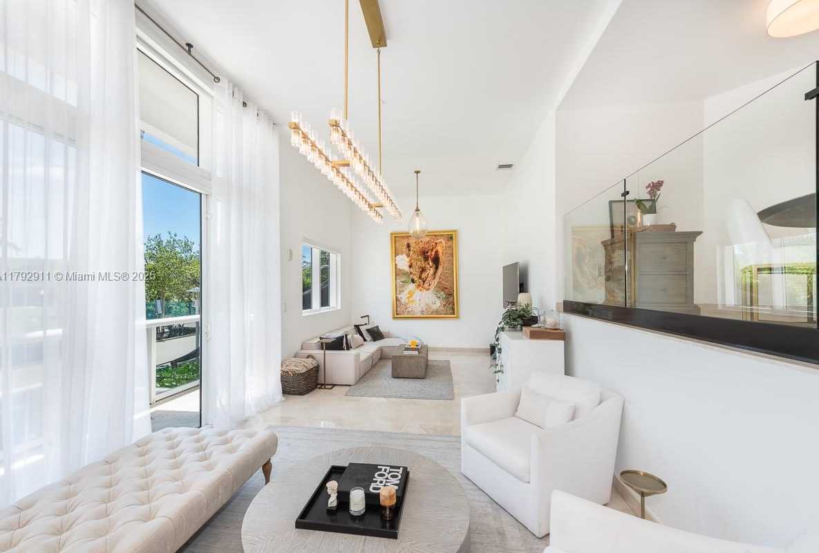 Small Image of 400 ALTON RD #TH-1A, Miami Beach Number 2