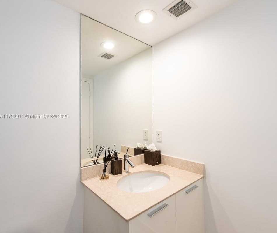Small Image of 400 ALTON RD #TH-1A, Miami Beach Number 23