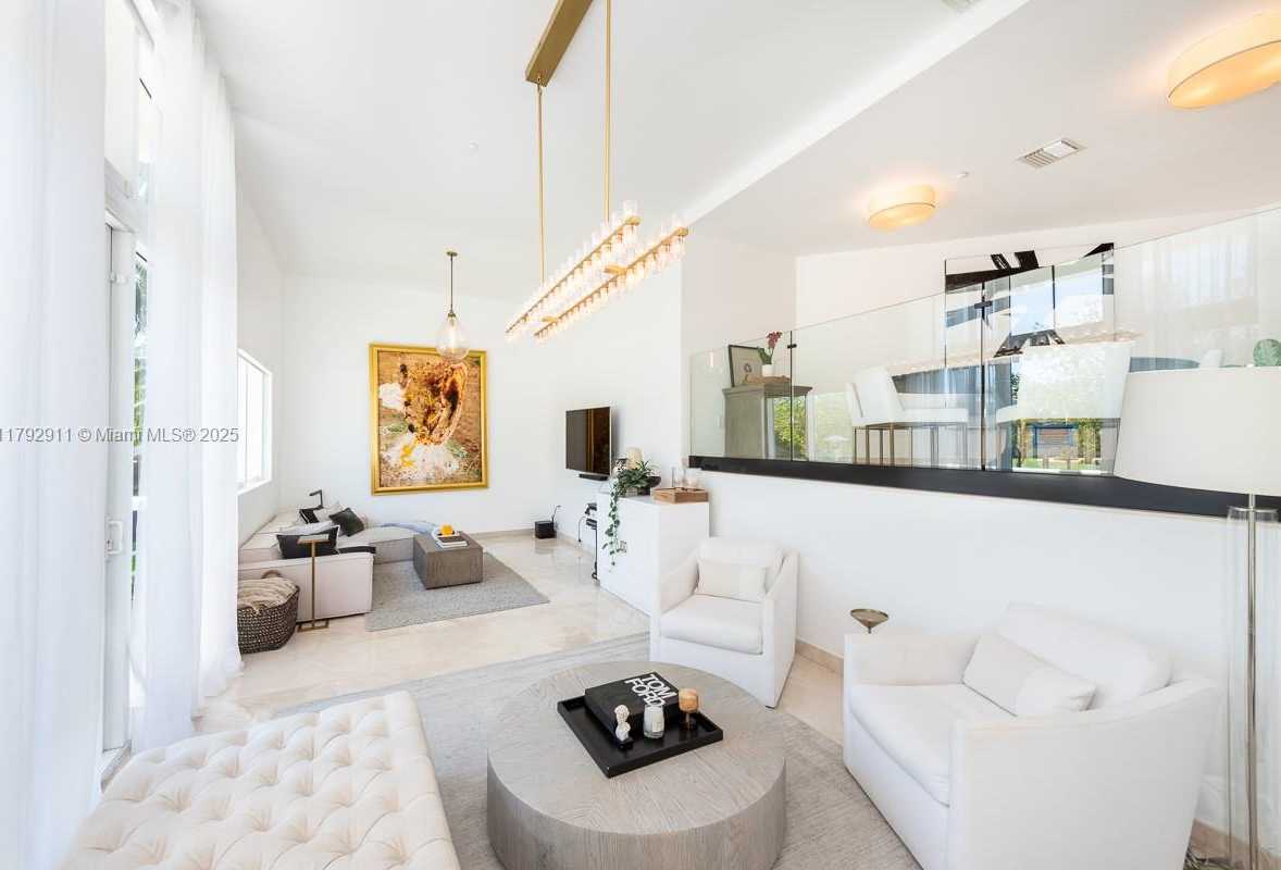 Small Image of 400 ALTON RD #TH-1A, Miami Beach Number 3