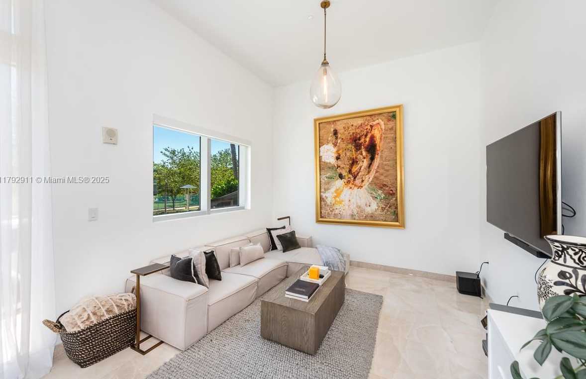 Small Image of 400 ALTON RD #TH-1A, Miami Beach Number 9