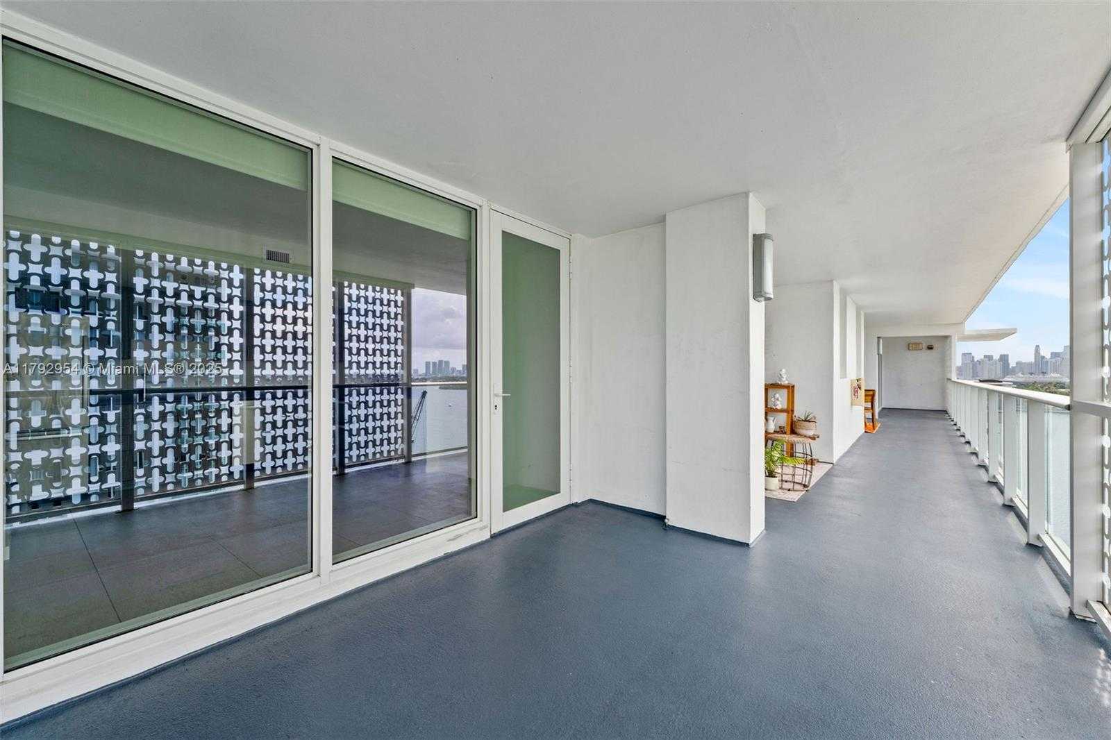 Small Image of 910 West Ave, Miami Beach, FL 33139, USA Number 10