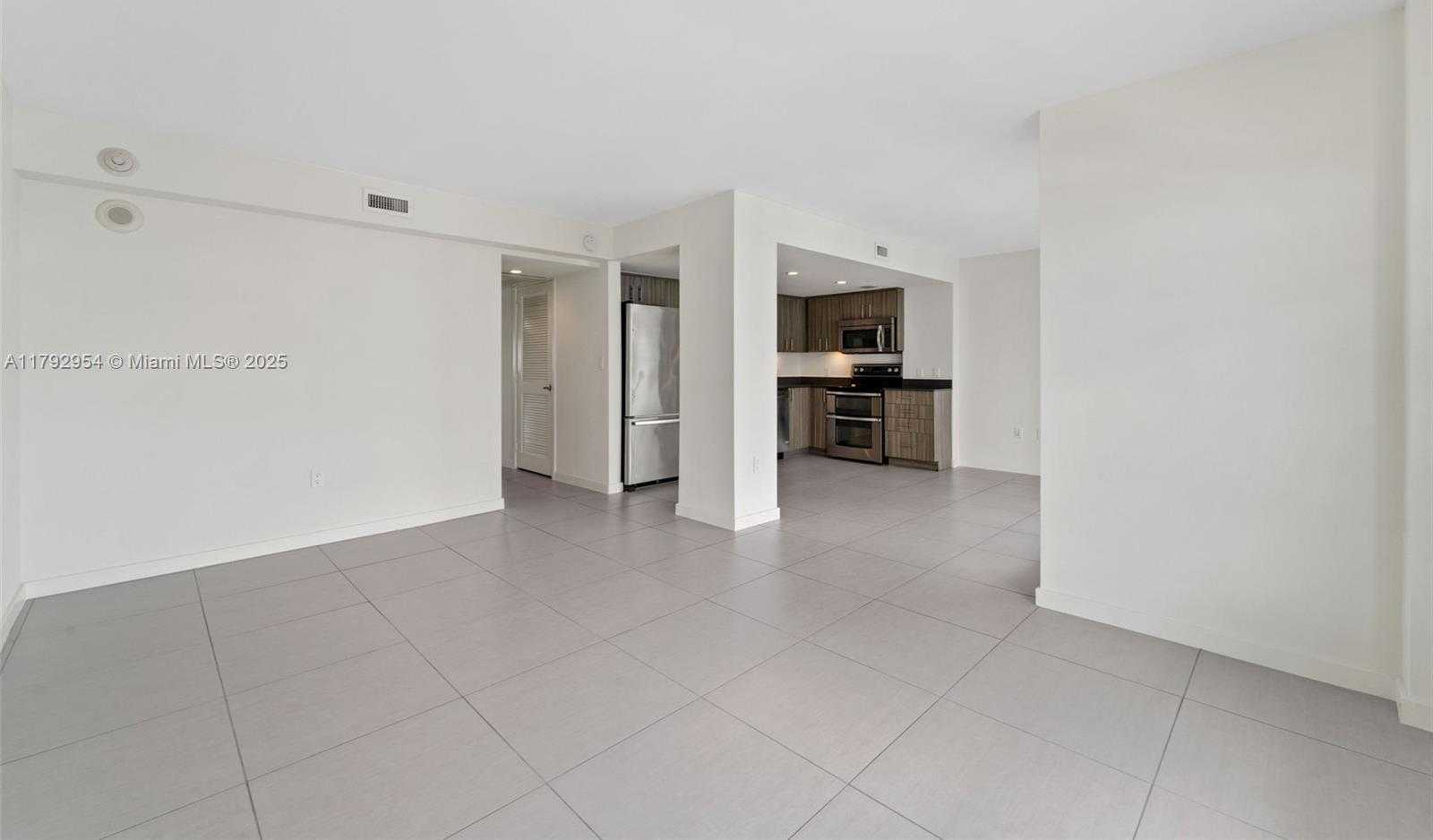 Small Image of 910 West Ave, Miami Beach, FL 33139, USA Number 14
