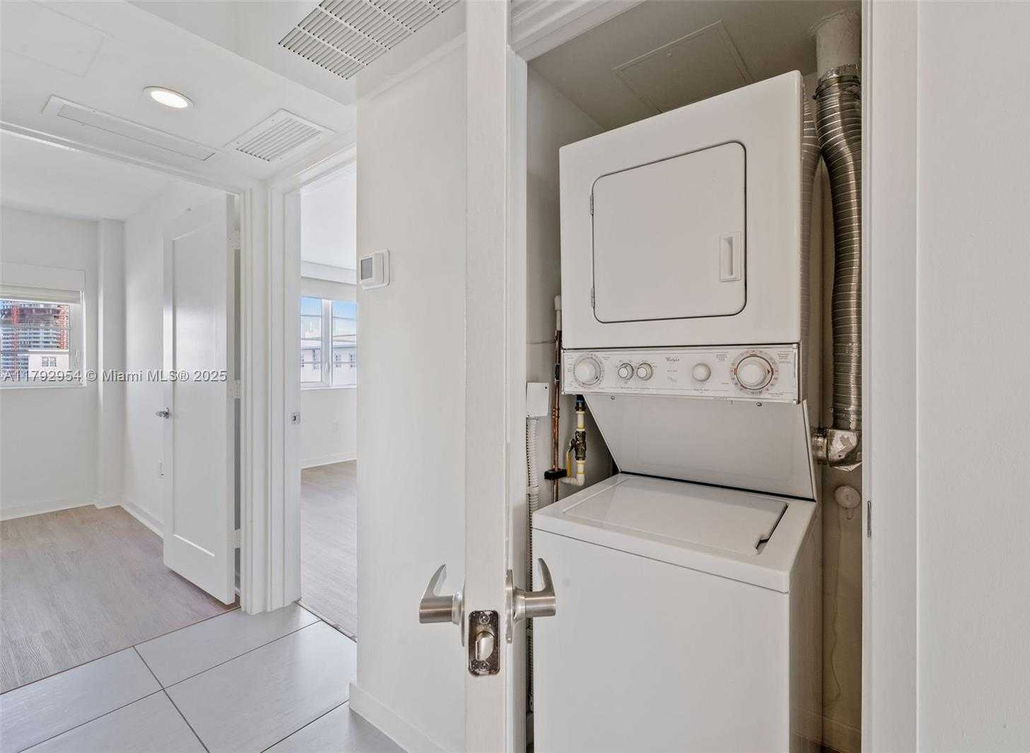 Small Image of 910 West Ave, Miami Beach, FL 33139, USA Number 15