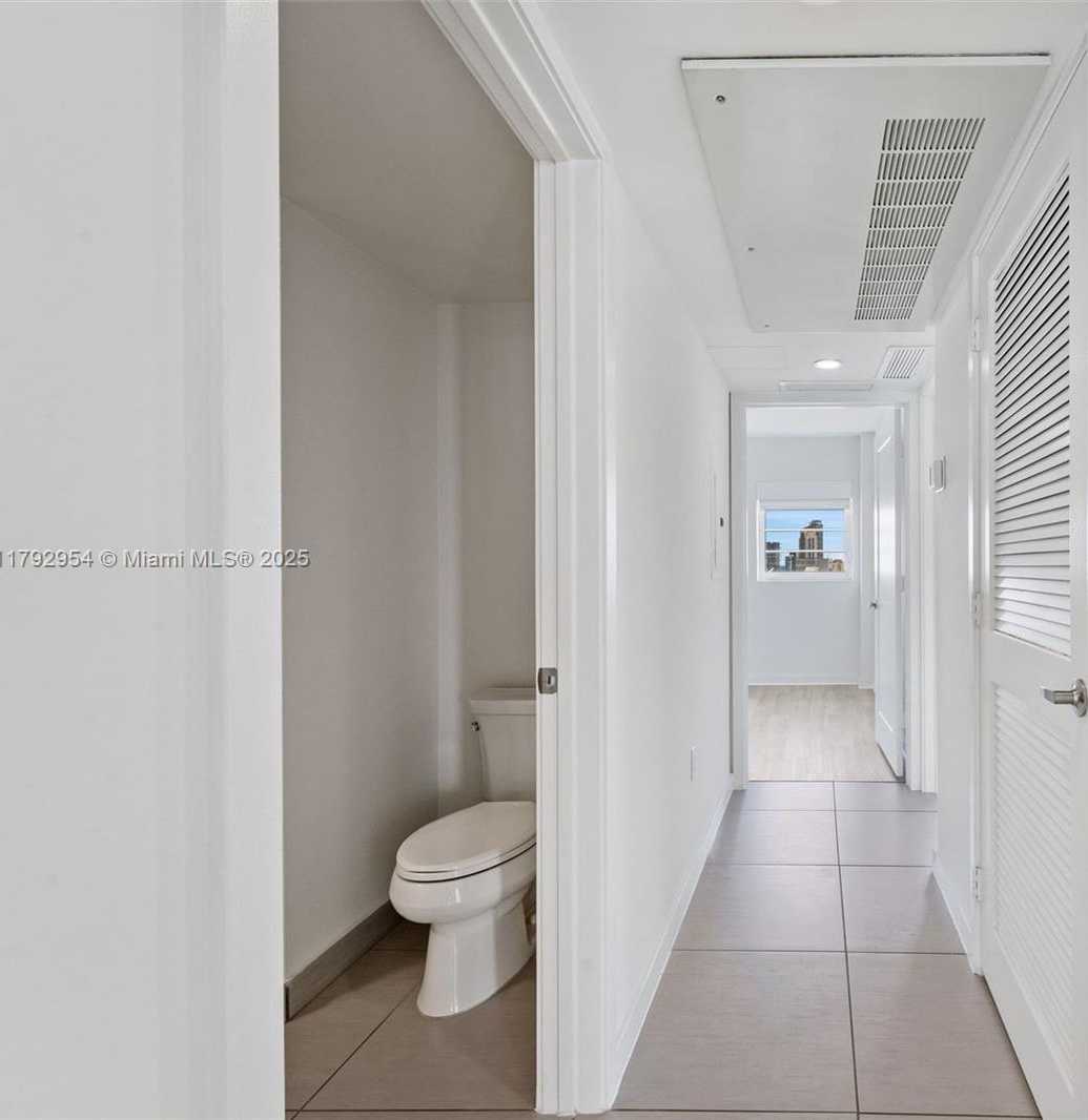Small Image of 910 West Ave, Miami Beach, FL 33139, USA Number 16
