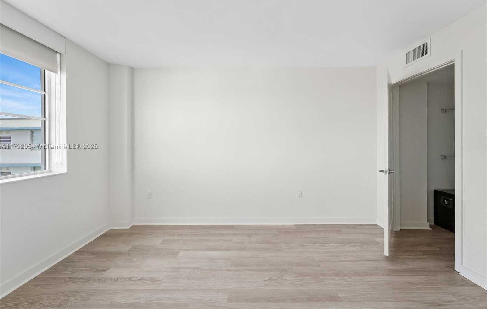 Small Image of 910 West Ave, Miami Beach, FL 33139, USA Number 17
