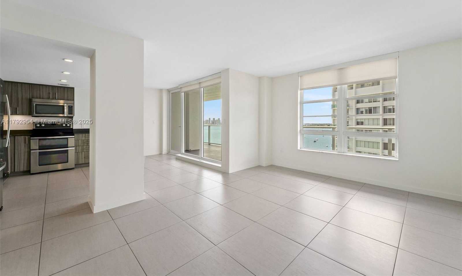 Small Image of 910 West Ave, Miami Beach, FL 33139, USA Number 2