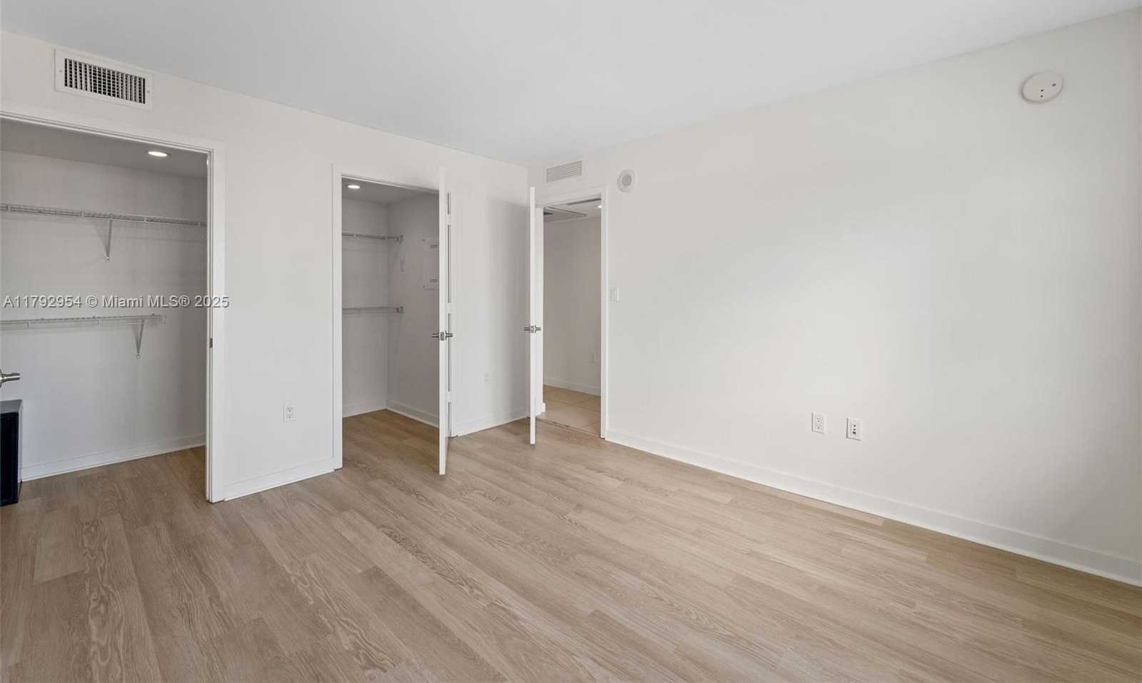 Small Image of 910 West Ave, Miami Beach, FL 33139, USA Number 20