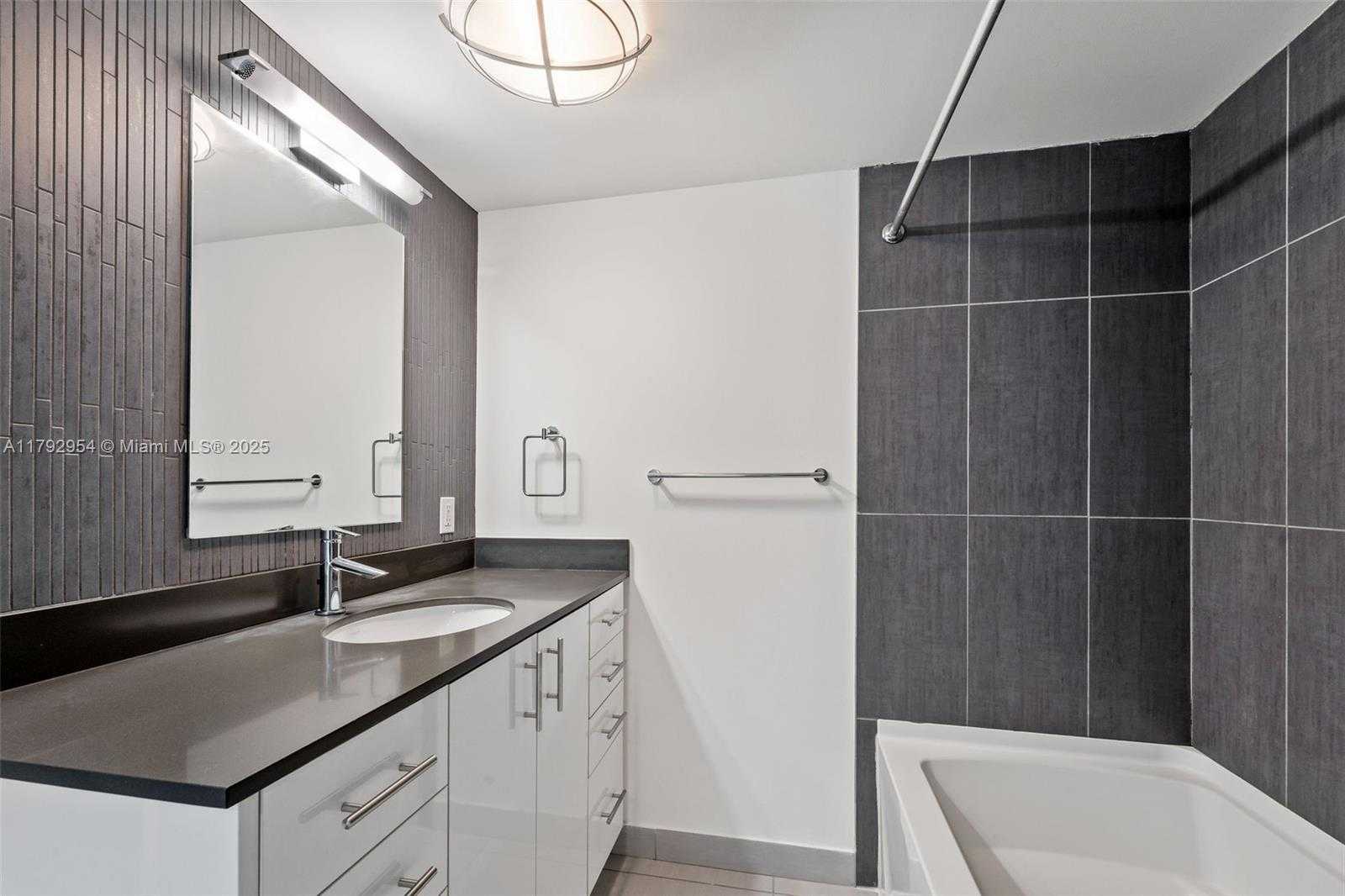 Small Image of 910 West Ave, Miami Beach, FL 33139, USA Number 21