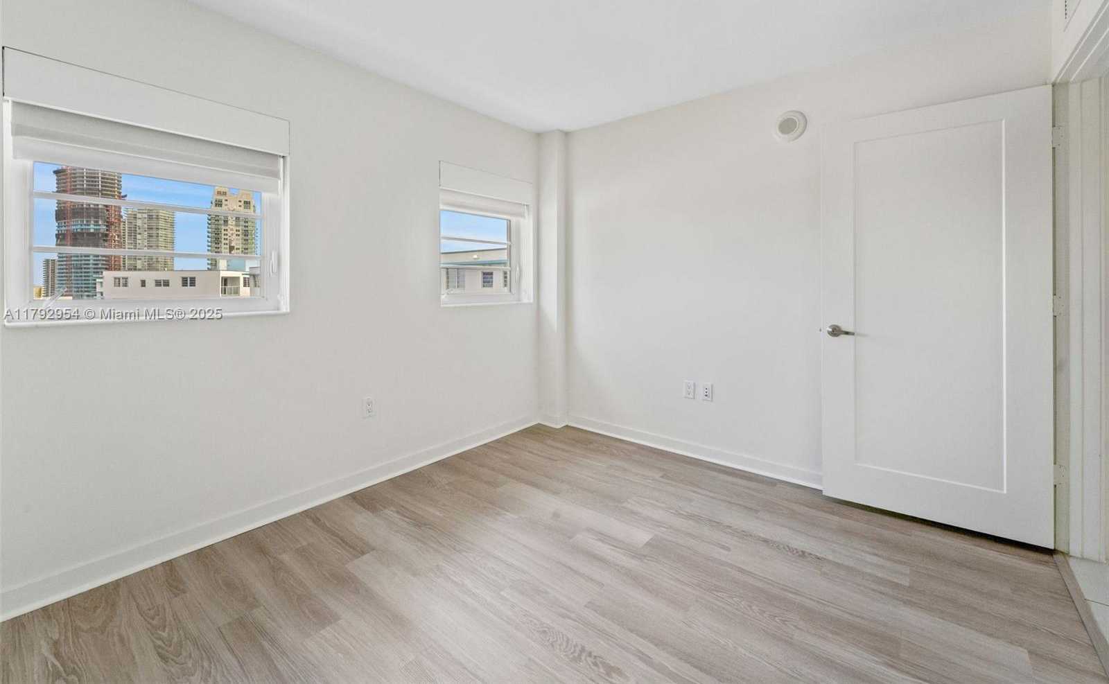 Small Image of 910 West Ave, Miami Beach, FL 33139, USA Number 22