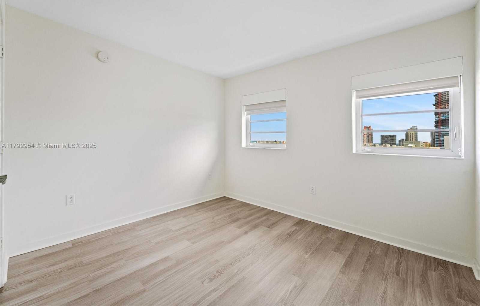 Small Image of 910 West Ave, Miami Beach, FL 33139, USA Number 23