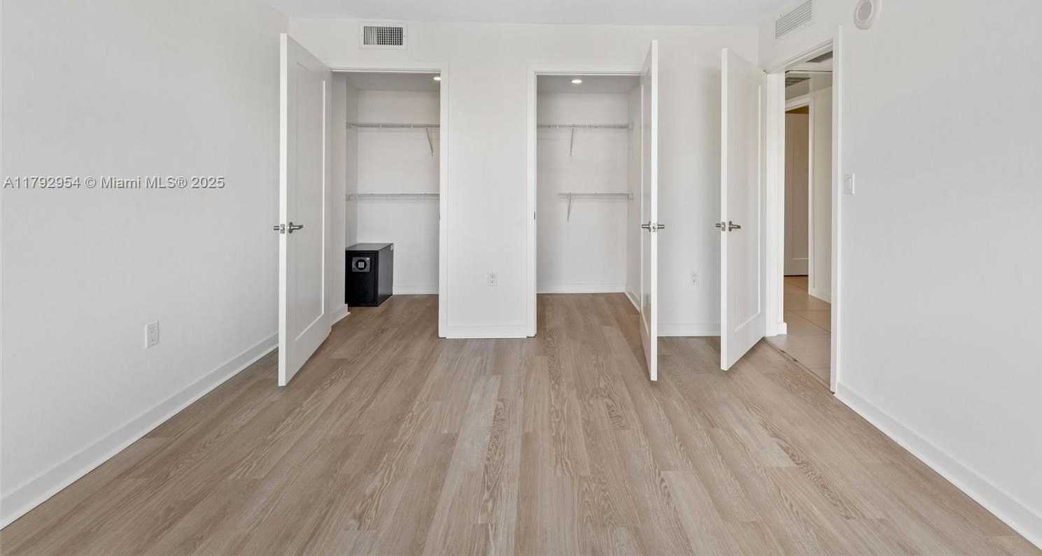 Small Image of 910 West Ave, Miami Beach, FL 33139, USA Number 25