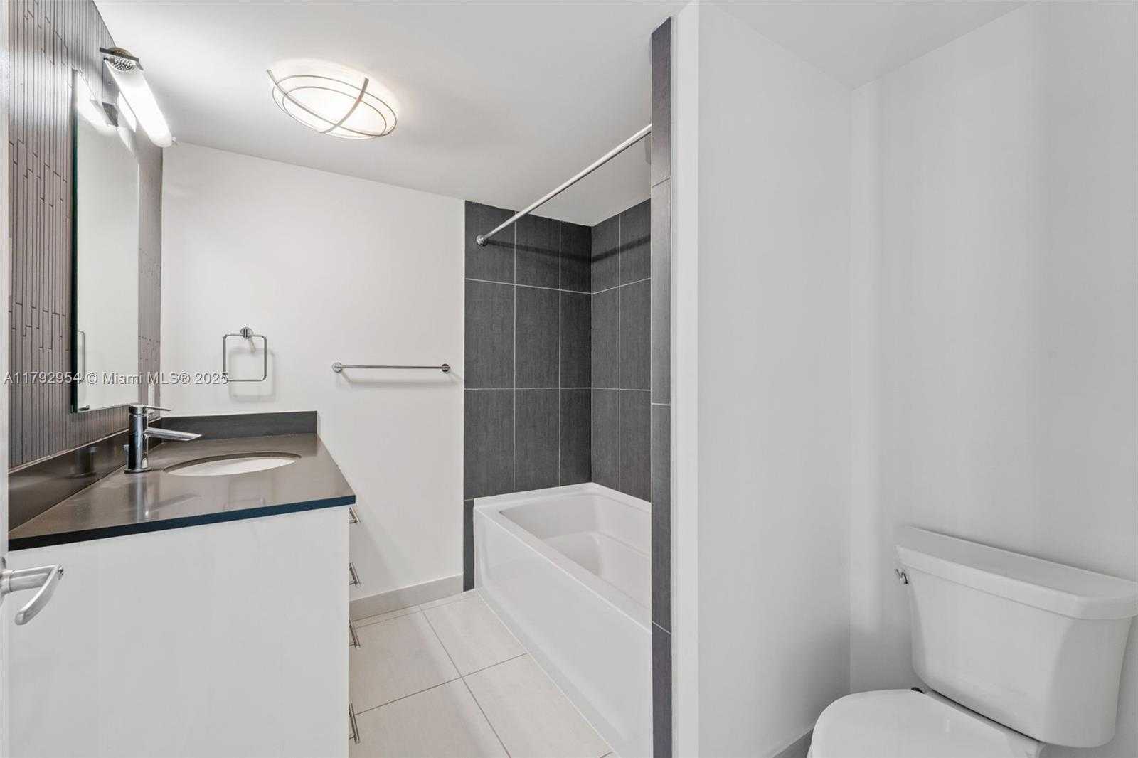 Small Image of 910 West Ave, Miami Beach, FL 33139, USA Number 26