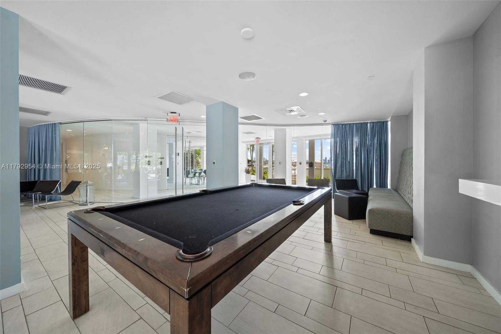 Small Image of 910 West Ave, Miami Beach, FL 33139, USA Number 37